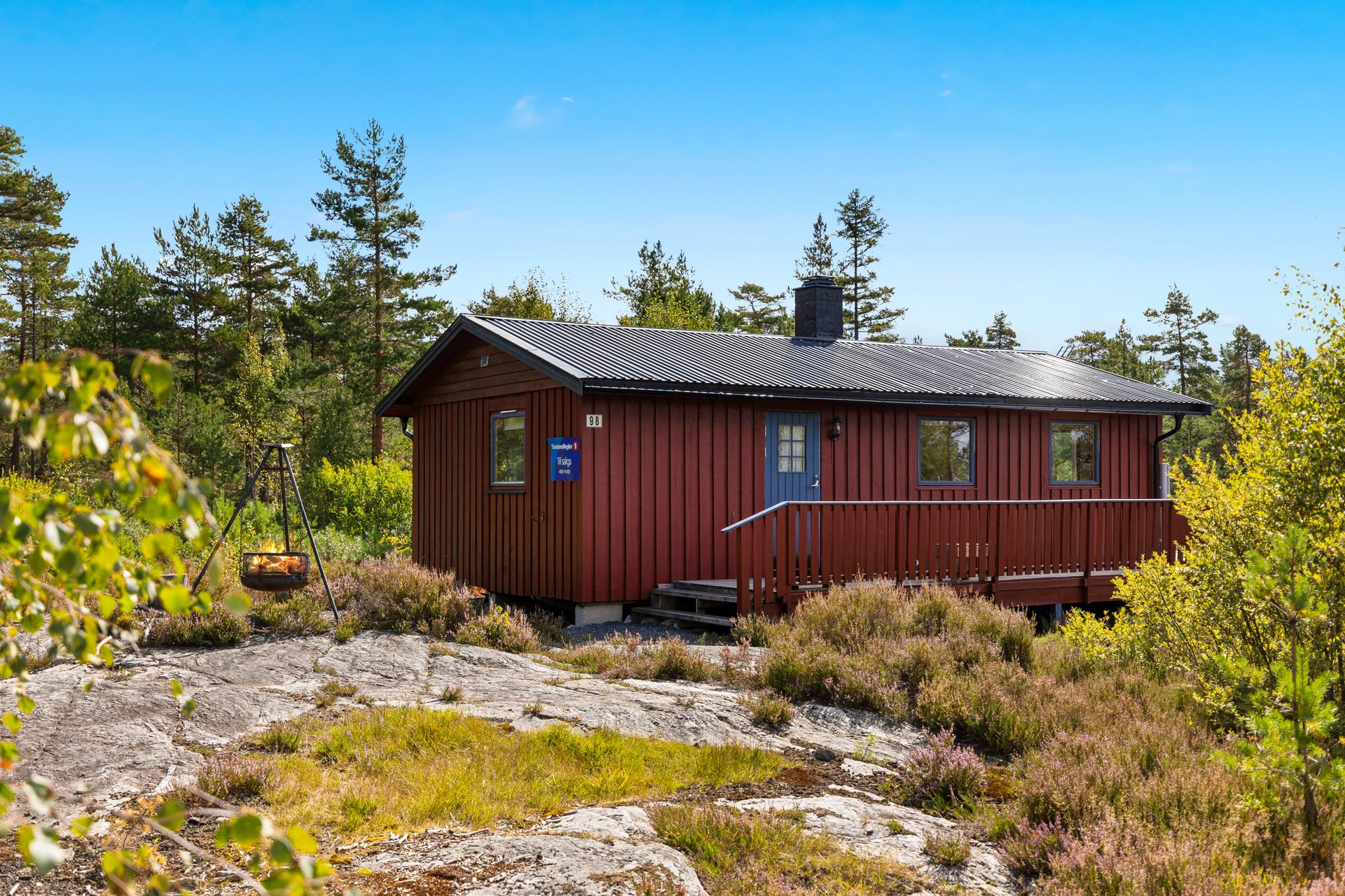 Eiendomsmegler1 v/ Sonia Tajdus og Anders Ruud har gleden av å presentere Tveitåsen 98!. Bilde nummer 2 av 3