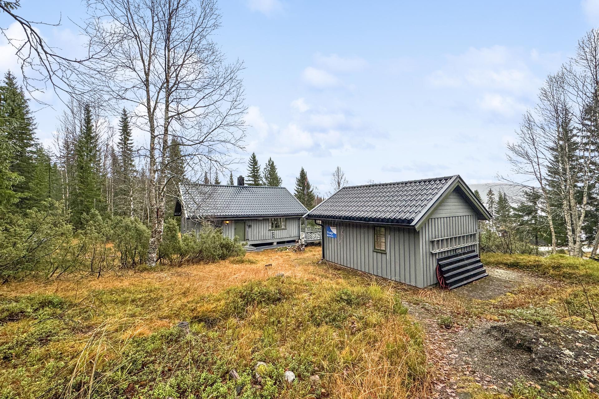 Velkommen til Øybekkveien 18, presentert av EiendomsMegler 1 v/ Kjetil Sandmo . Bilde nummer 1 av 3