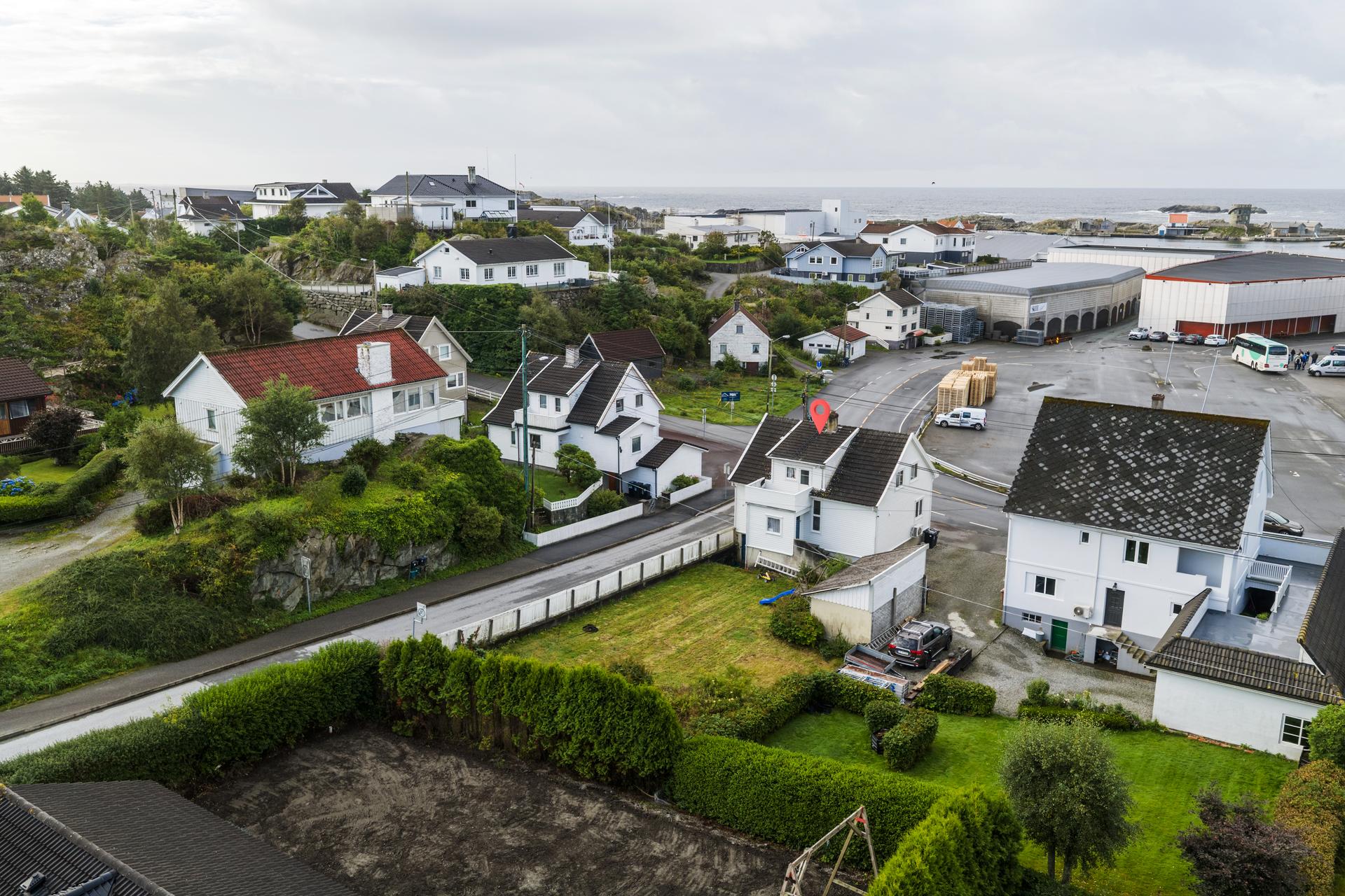 Eiendommen ligger kort gange fra Skudeneshavn kai og sentrum. . Bilde nummer 2 av 3