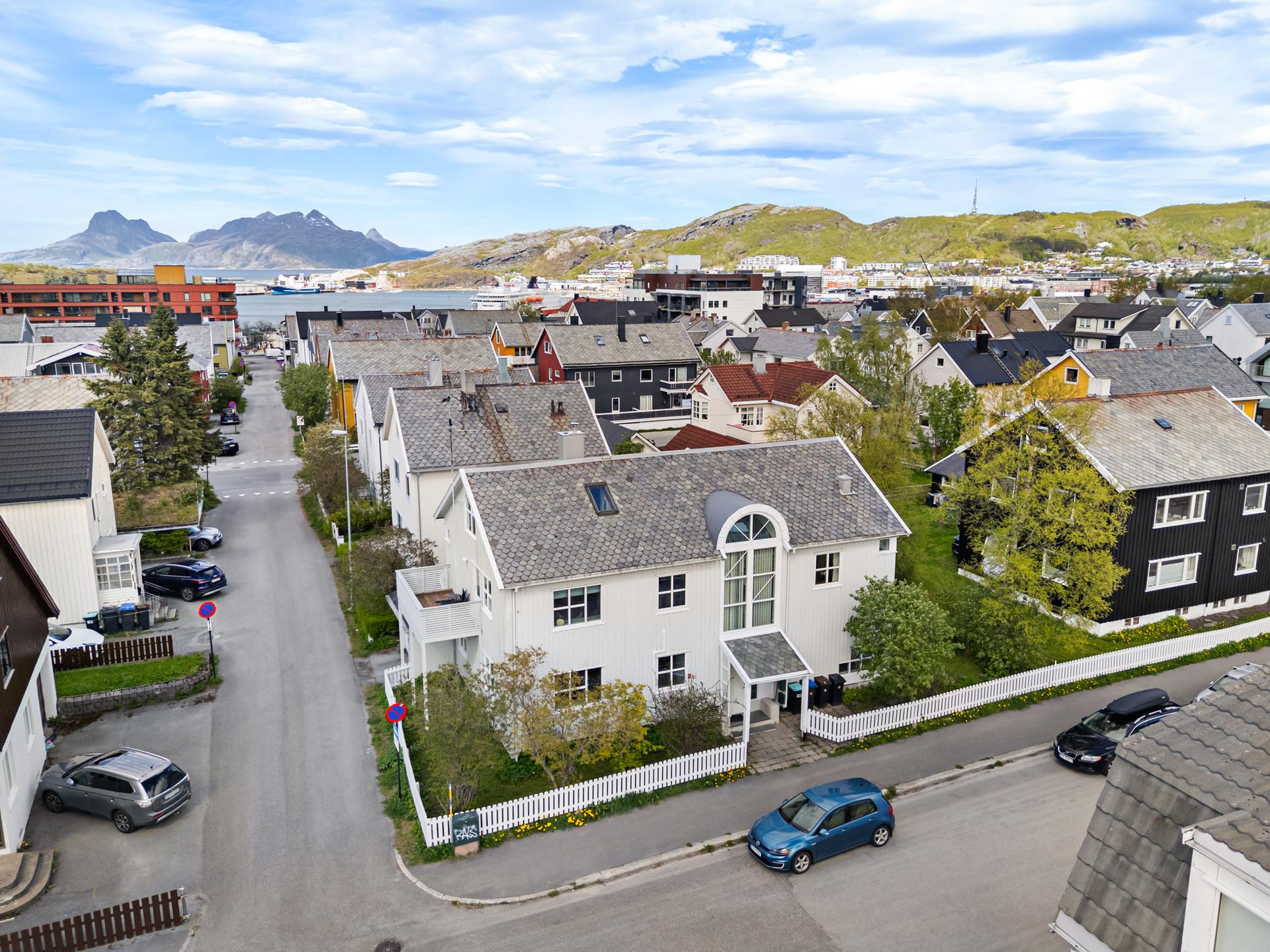 Velkommen til Prinsens Gate 135! Foto: Leel Foto. Bilde nummer 1 av 3