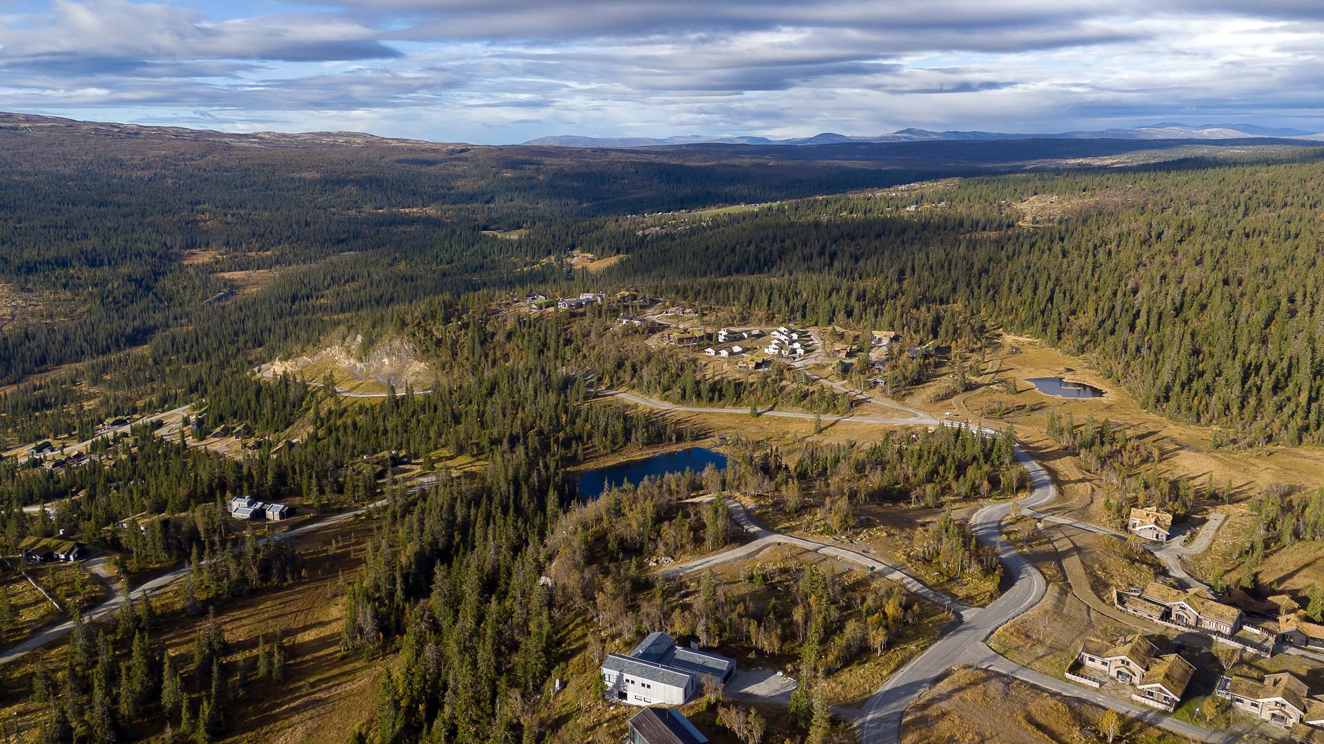 Kvitfjell ligger vakkert til på vestsiden av Gudbrandsdalen.. Bilde nummer 3 av 3