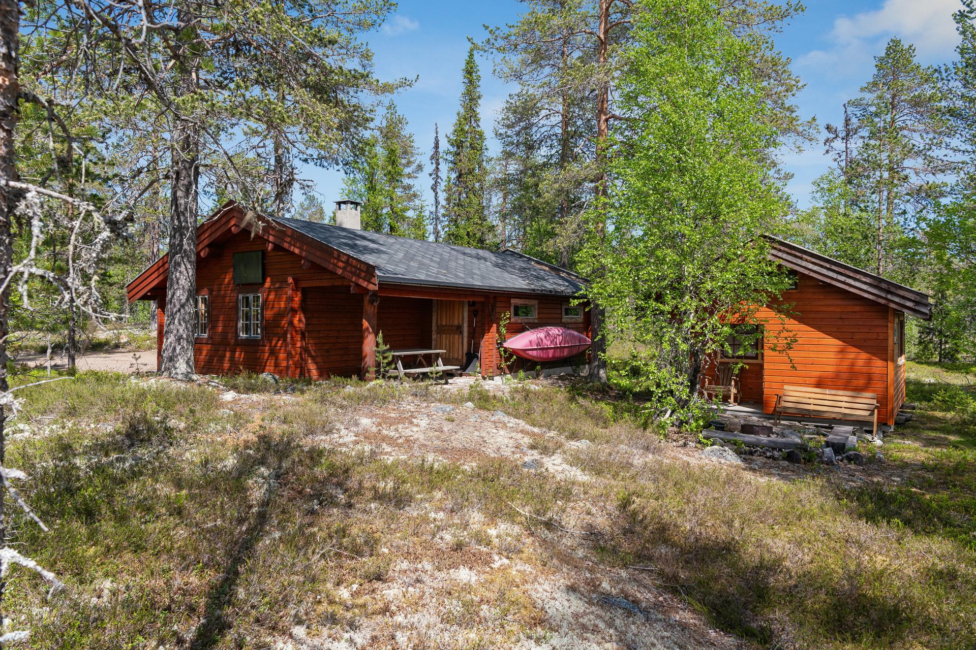 Velkommen til Fjellverden øst 81 - en sjarmerende og usjenert fritidsbolig med anneks. Foto Johan Andersson for EFKT. Bilde nummer 2 av 3