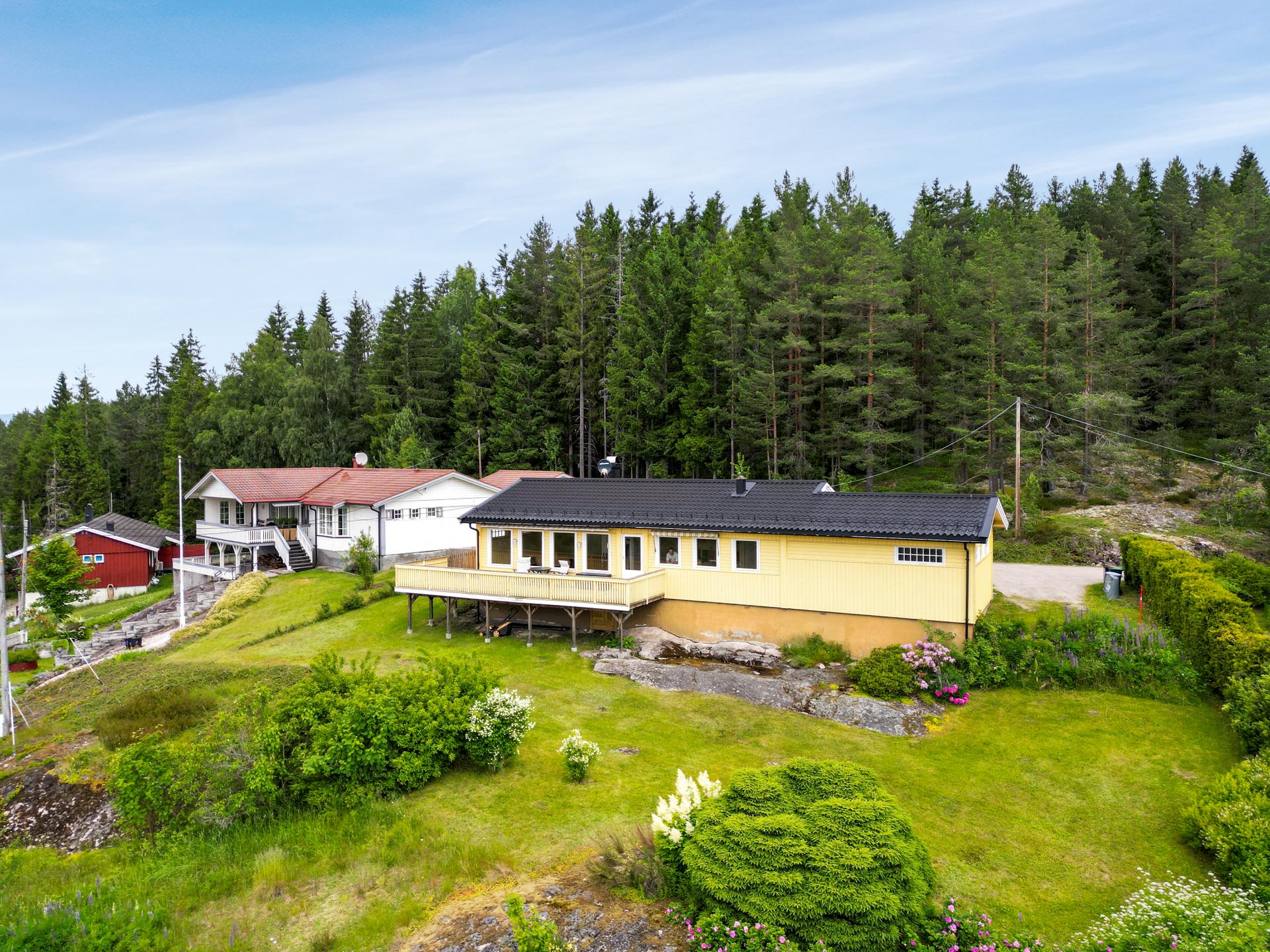 EiendomsMegler1 ved Are Olsen ønsker velkommen til Barlaugkleiva 9!     Foto Inbovi . Bilde nummer 1 av 3