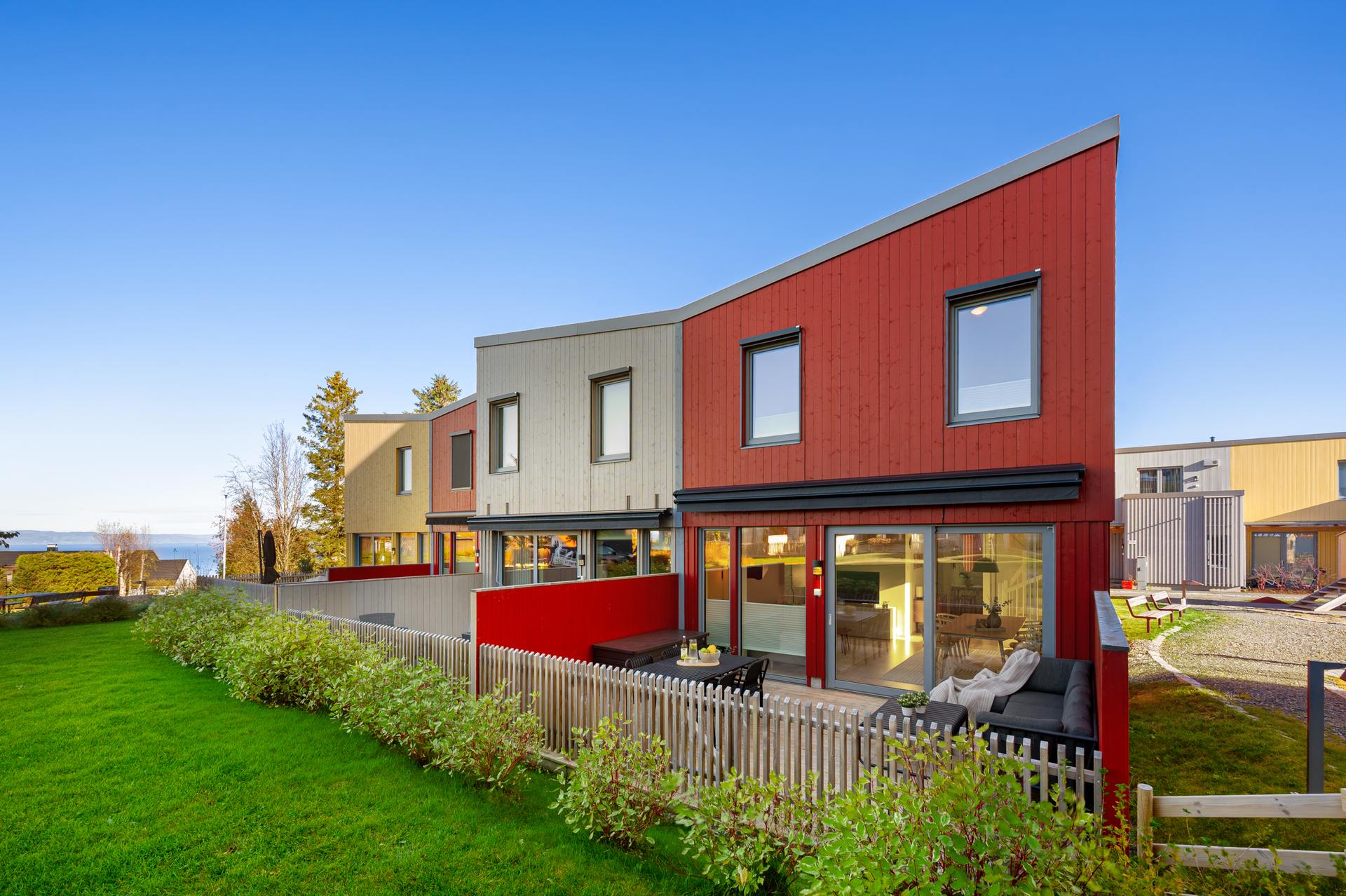 EiendomsMegler1 v/Kenneth Johansen har gleden av å presentere Solveig Abrahamsens veg 30 A! Foto: Krokstad & Nervik. . Bilde nummer 1 av 3