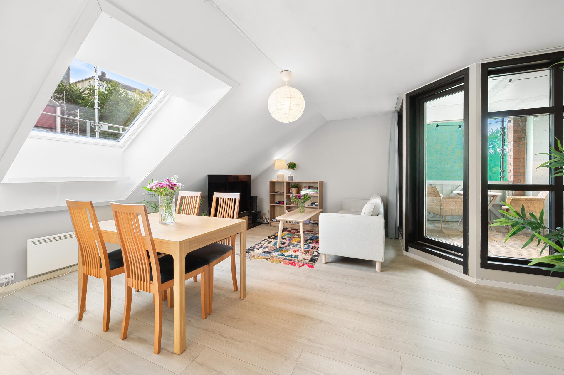  EiendomsMegler 1 ved Markus Tangvik har gleden av å presentere en lekker 3-roms leilighet i Øvre Møllenberg gate 65 A. Foto: Krokstad&Nervik AS. Bilde nummer 1 av 3