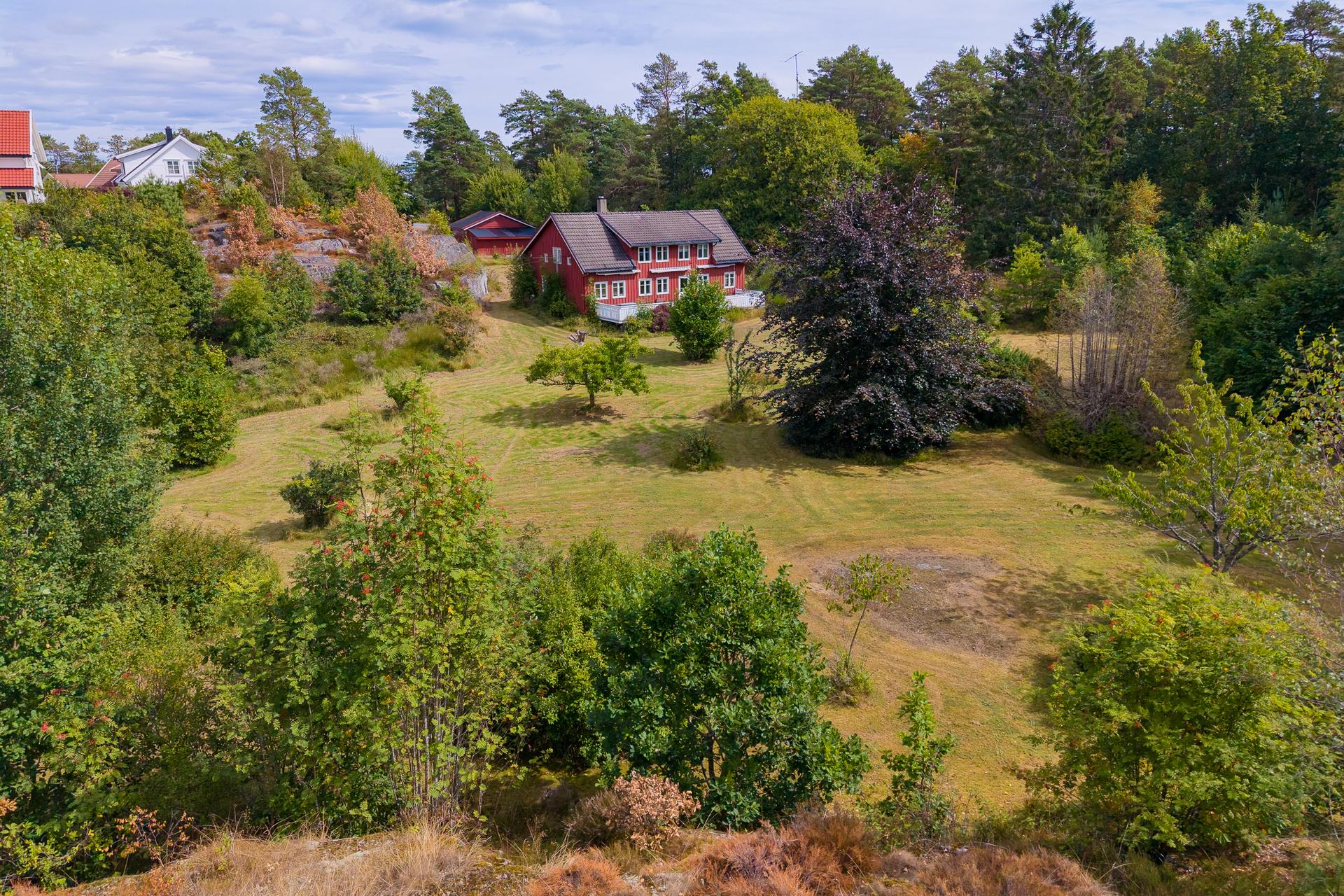 Eiendomsmegler1 ved Halfdan Meling presenterer Østerhusmonen 12.                                                     Foto: Agder Boligfoto ved Per Arne Kvamsø. Bilde nummer 1 av 3