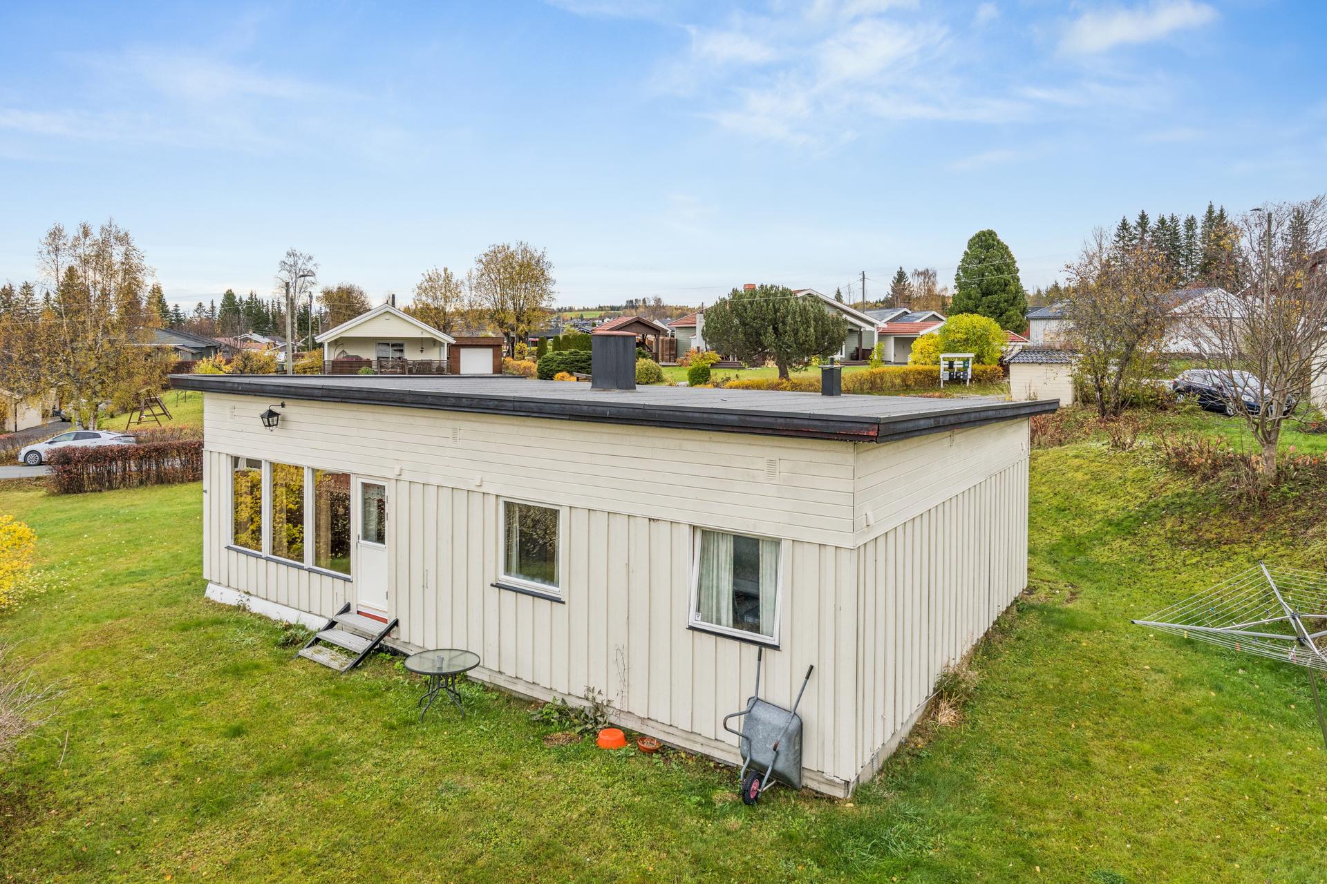 Boligen holder en eldre standard og har behov for oppgraderinger. Bilde nummer 3 av 3