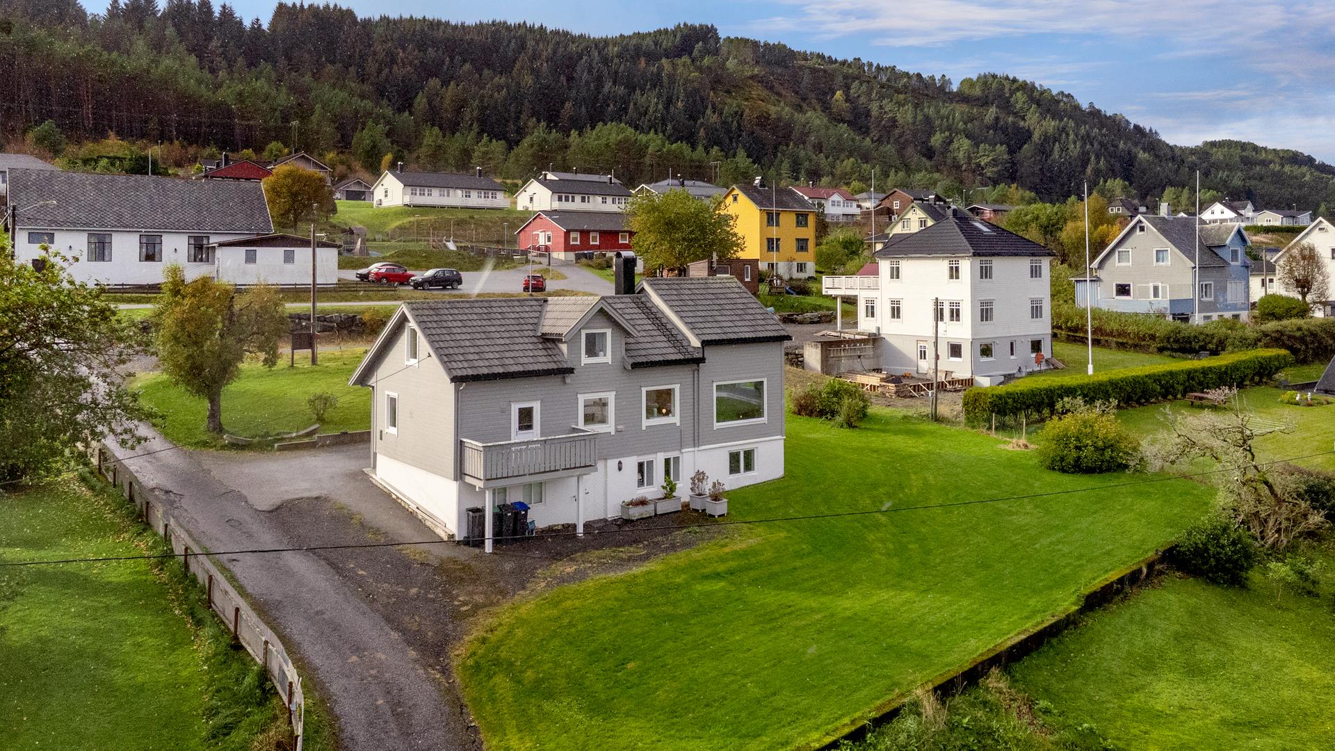 Velkommen til Bankvegen 13! (Foto: Lillys Studio AS) . Bilde nummer 1 av 3