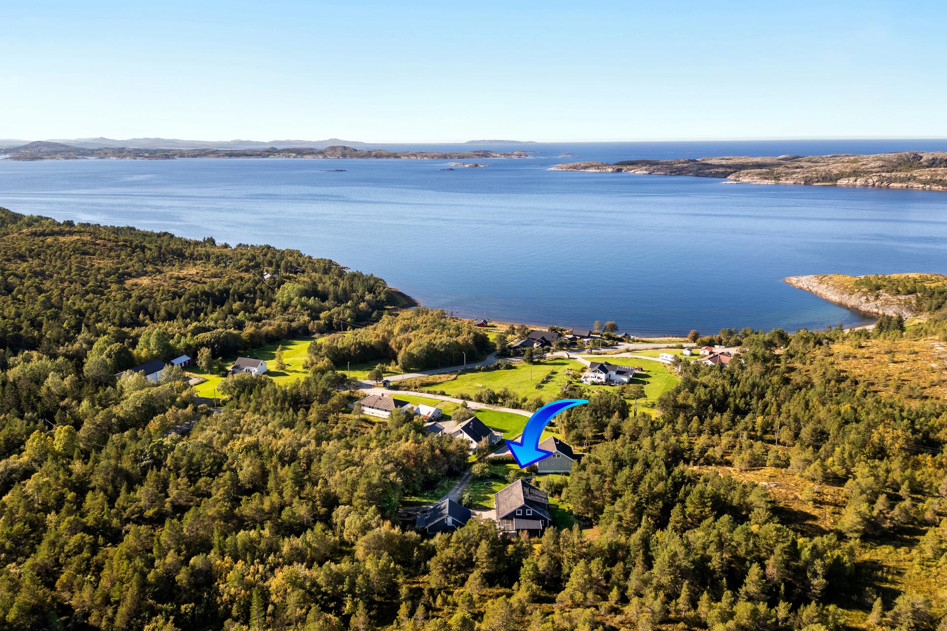 Ca 18 km fra Ottersøy sentrum med butikk og skole. Bilde nummer 3 av 3