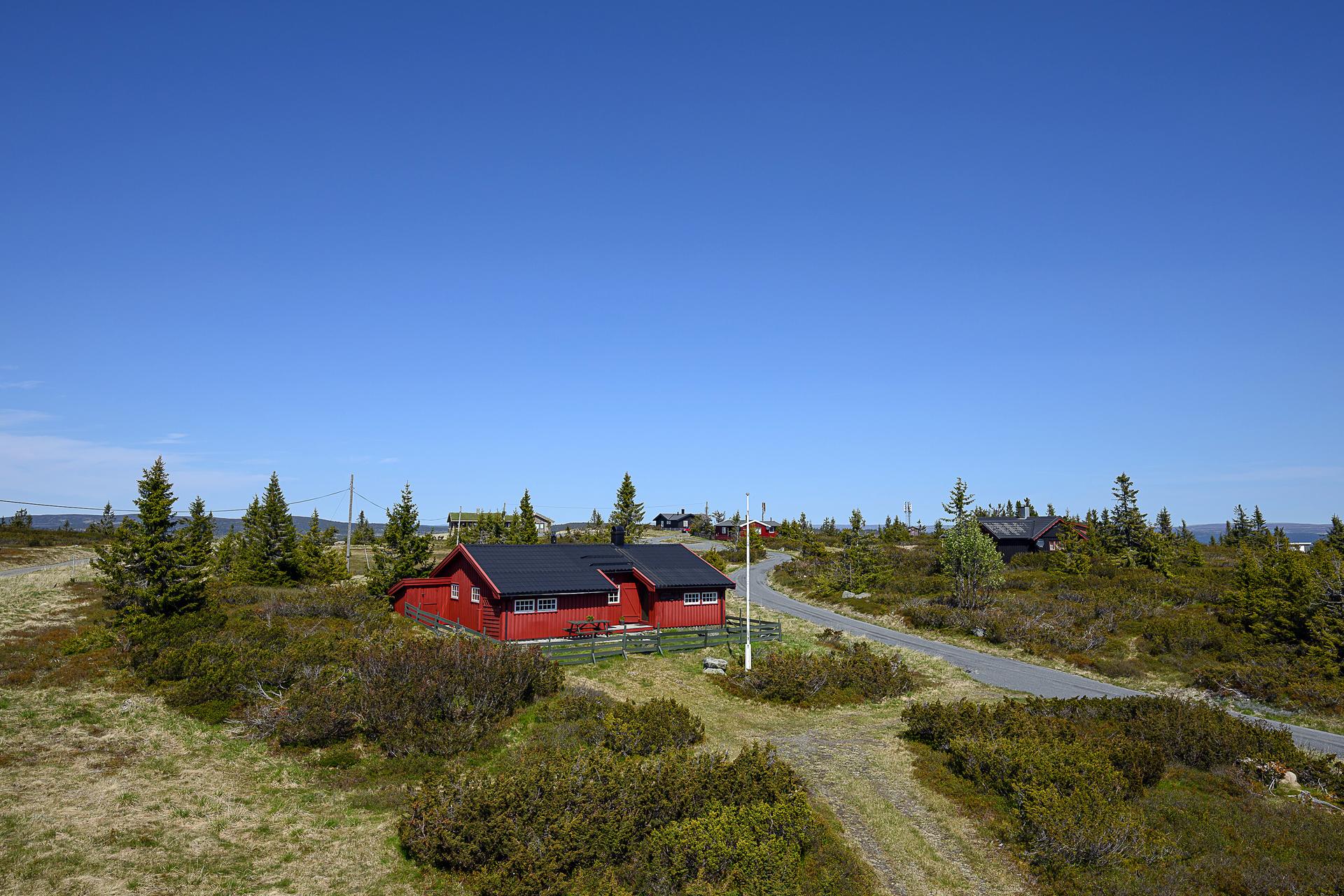 Veletablerte omgivelser «på toppen». Sjusjøen-Pihl 738 ligger i flotte omgivelser. . Bilde nummer 3 av 3