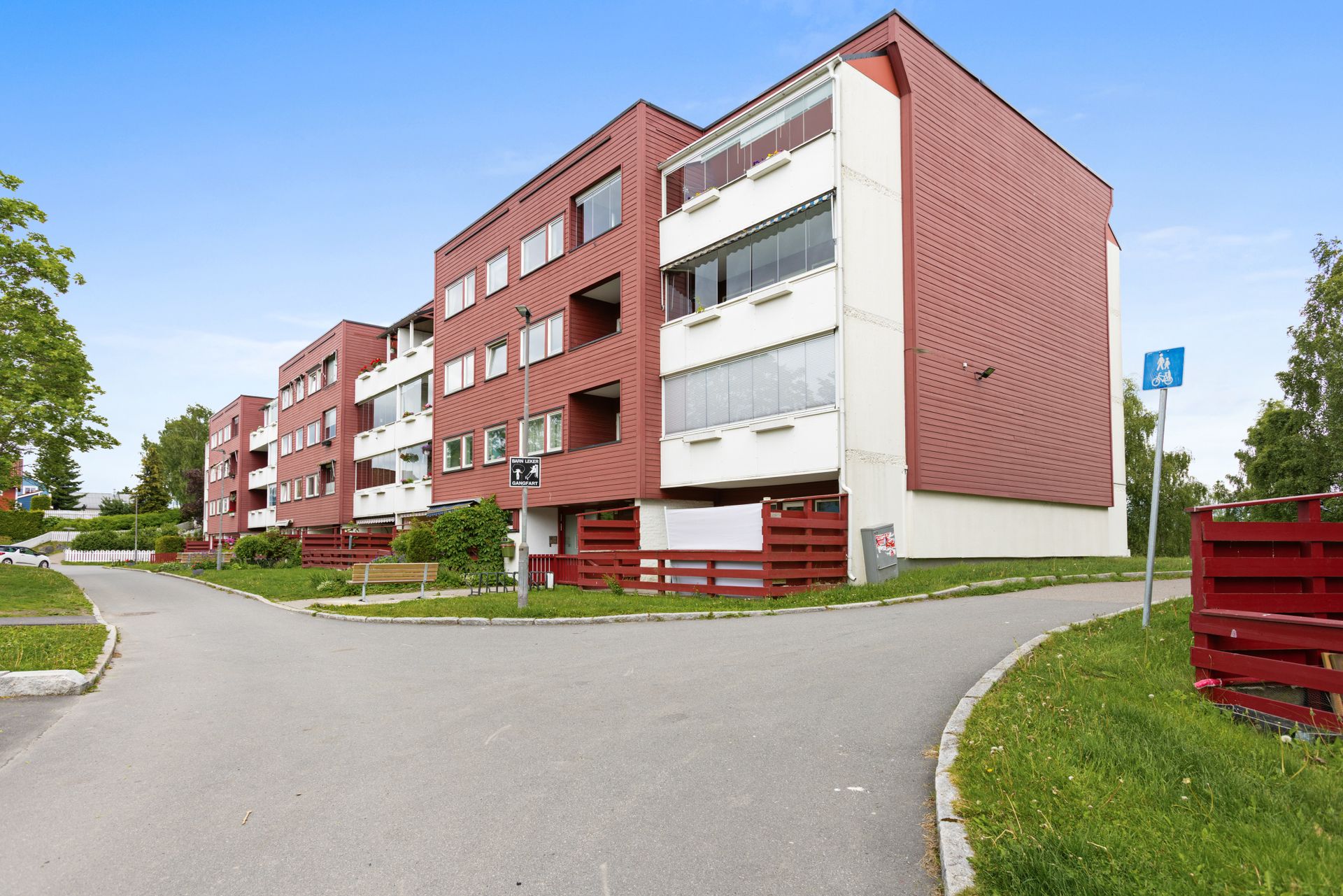 Borettslaget ligger i et rolig og etablert boligområde.. Bilde nummer 2 av 3