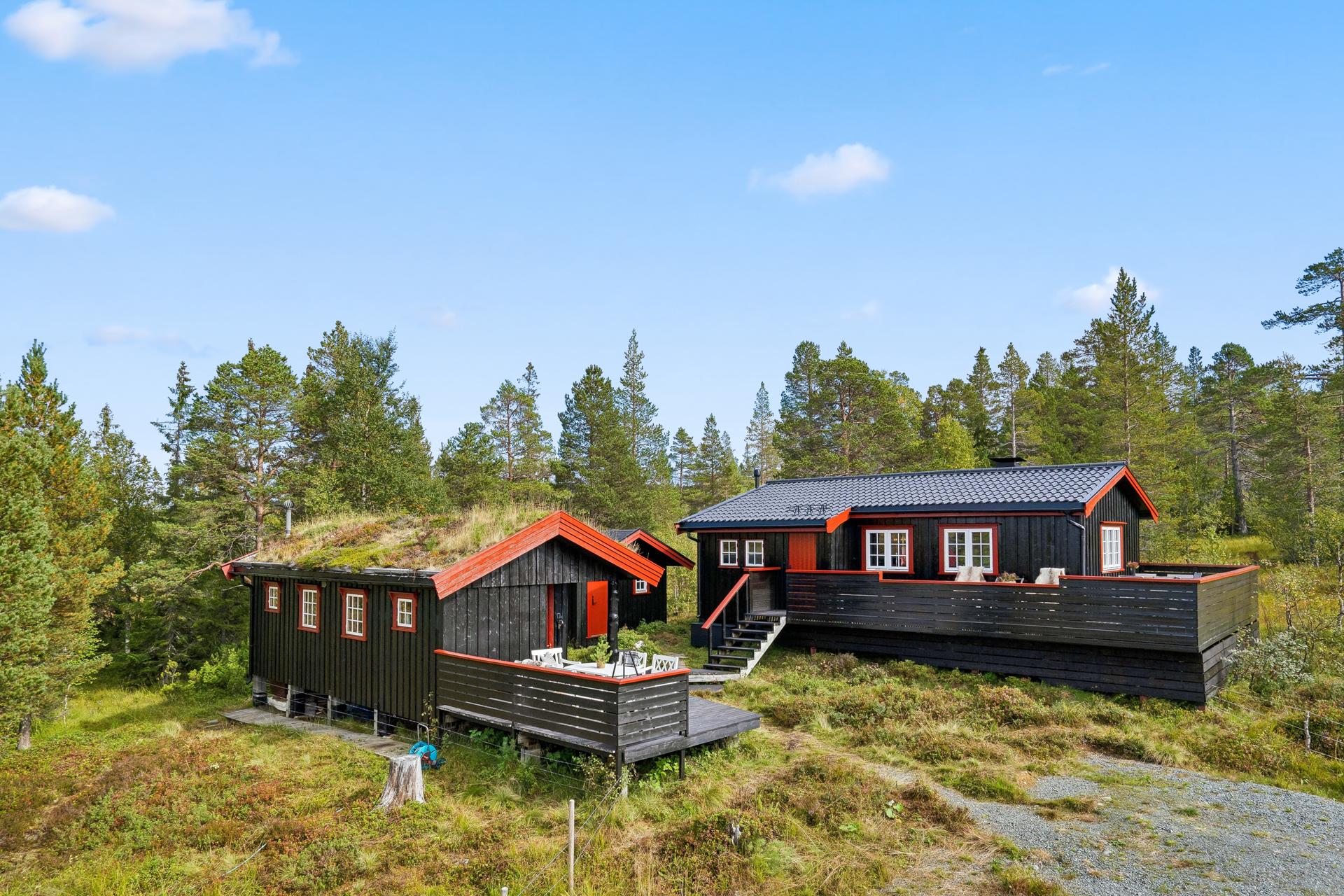 Velkommen til Hårråmyrveien 24 - Kontakt megler på 918 50 709 / morten.kjelsberg@em1.no dersom det ønskes privatvisning. Fotograf: EFKT.. Bilde nummer 1 av 3