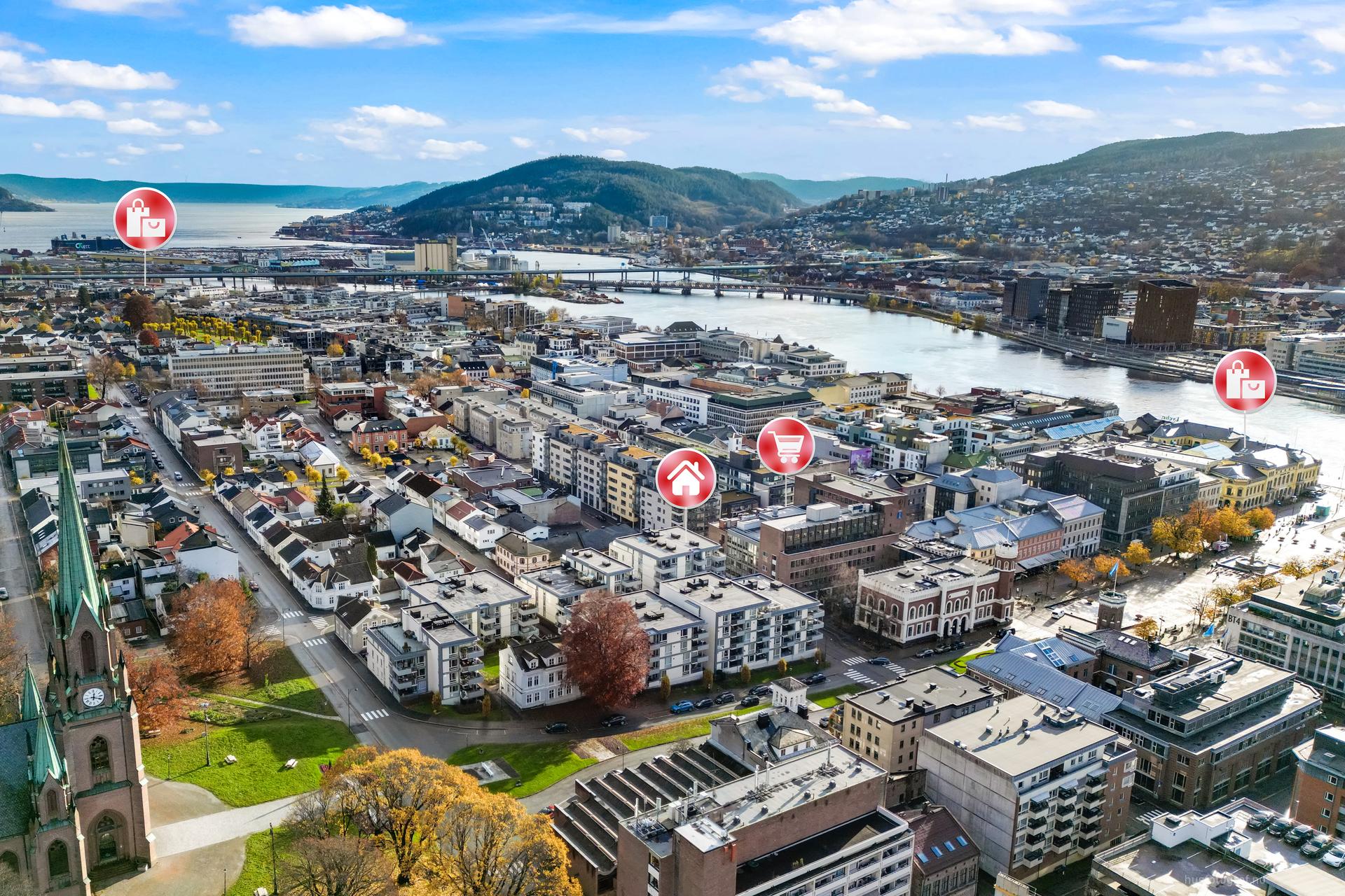 Med den sentrale beliggenheten har du alle handels og servicetilbud i nærhet til leiligheten. Dagligvarehandelen kan gjøres ved blant annet CC Meny/Spar, Rema 1000 i Engene og Spar med ferskvaredisk på Torget Vest. Bilde nummer 1 av 3