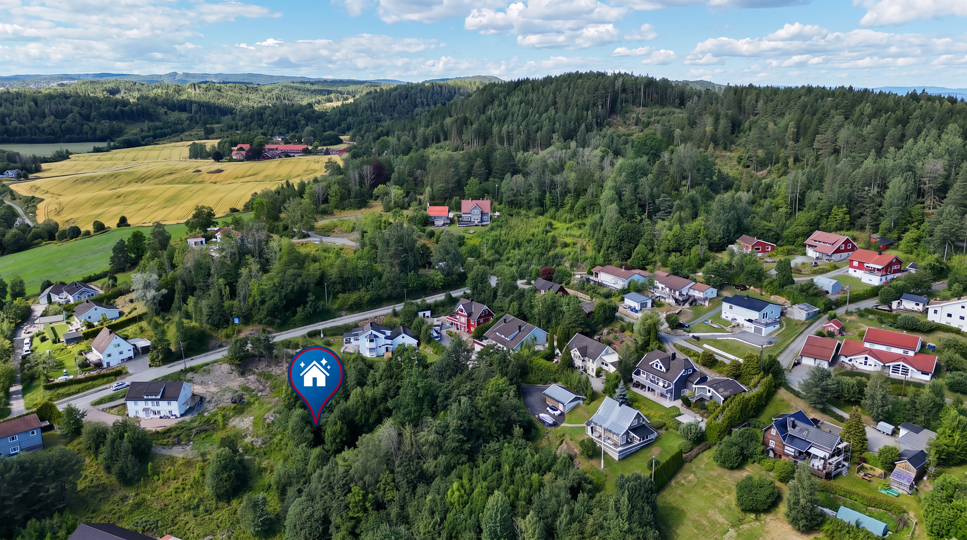 Landlig og rolig beliggenhet på Årosfjellet, med nærhet til skole og barnehage.. Bilde nummer 3 av 3