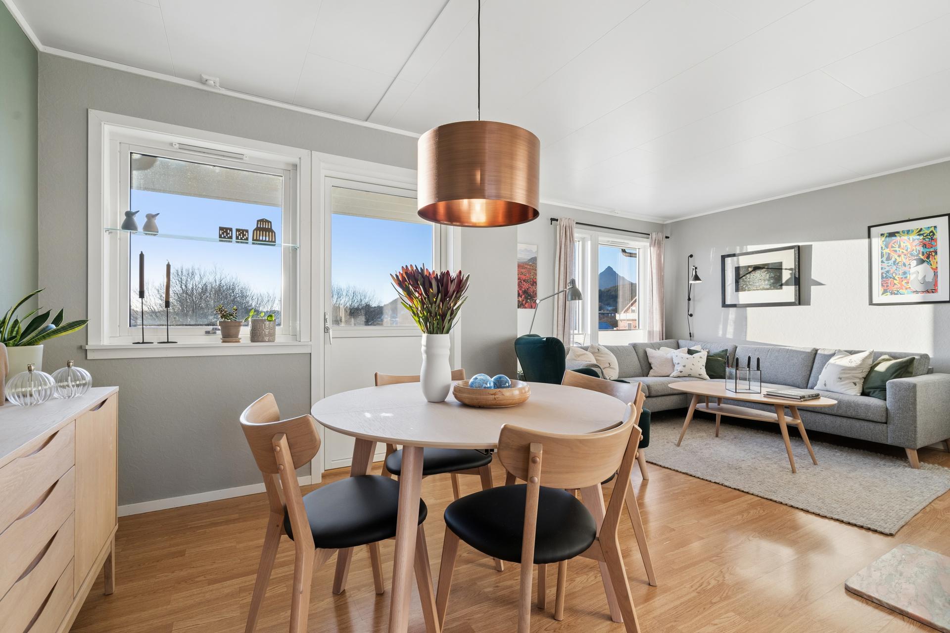 Velkommen til Skjærgården 11! Presentert av EiendomsMegler1 Lofoten. Foto: EFKT.. Bilde nummer 1 av 3