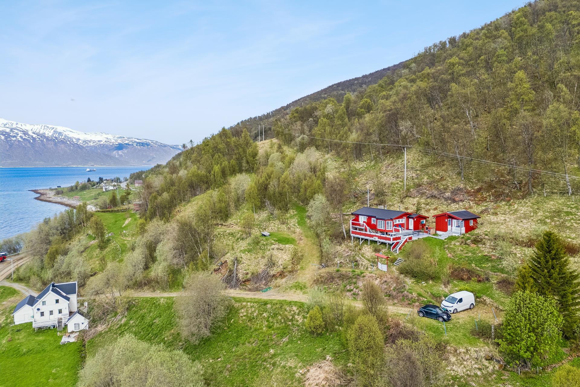Velkommen til Tønsvikvegen 1041! Foto: [Fotograf EFEKT)]. Bilde nummer 2 av 3