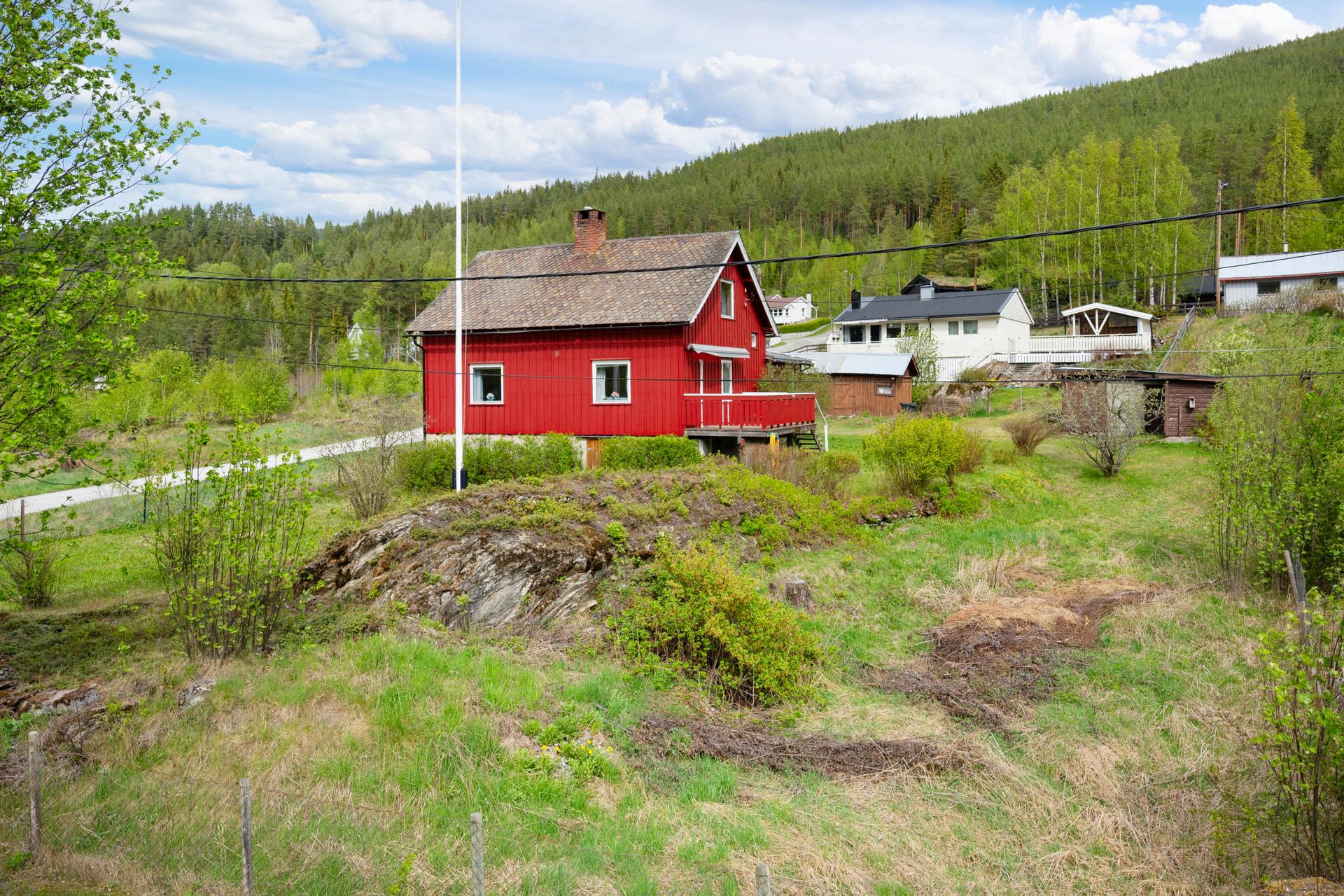 Området er veletablert og rolig med gangavstand til nærbutikk og barnehage.. Bilde nummer 3 av 3
