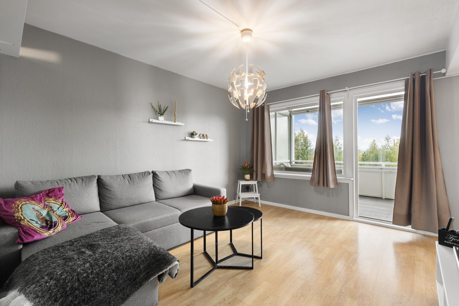 Eiendomsmegler1 v/Isabell Heidenreich-Riis har gleden av å presentere Moflatvegen 5
Foto: INBOVI. Bilde nummer 1 av 3
