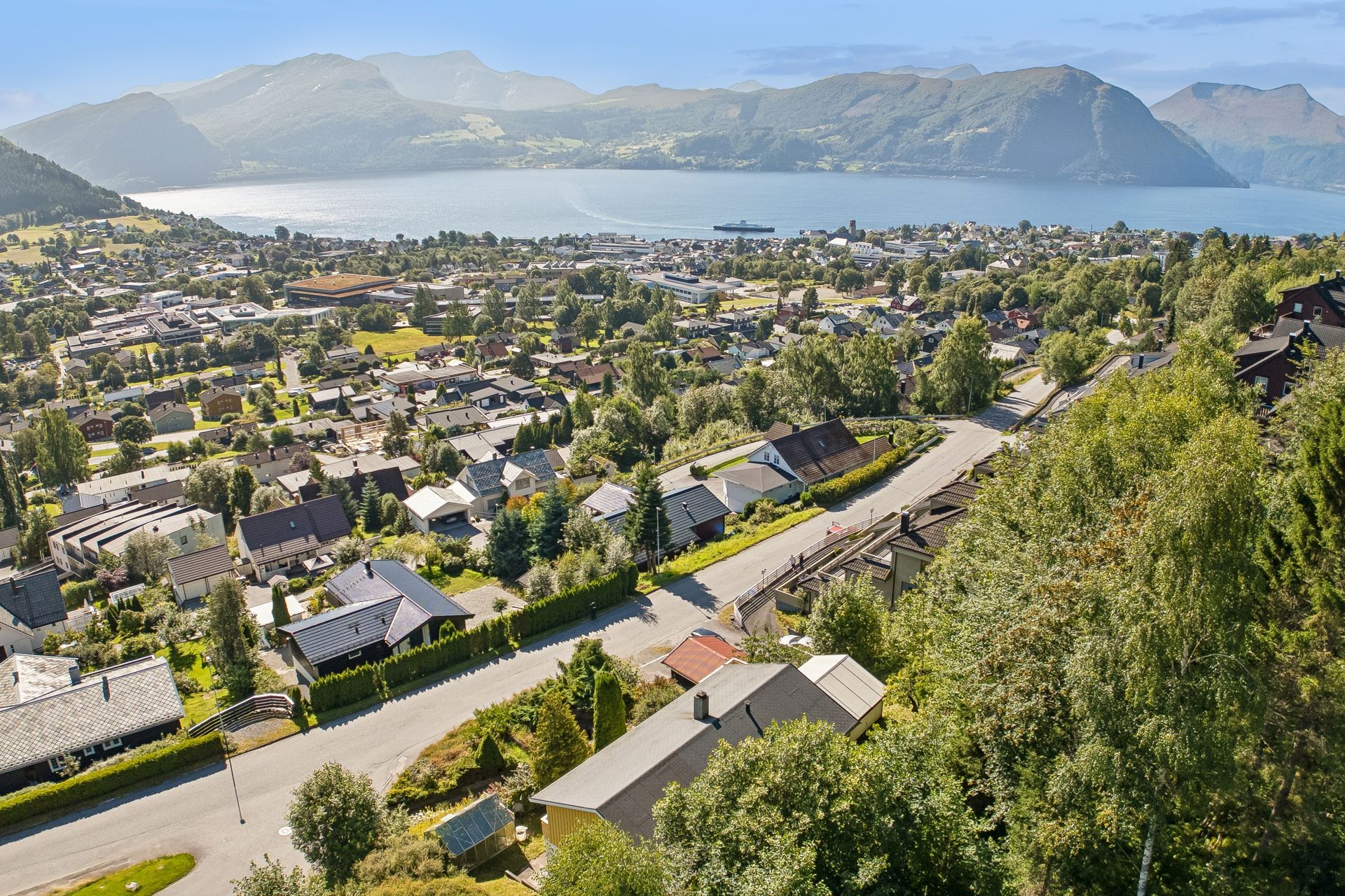 Velkommen til Røyslidvegen 27!. Bilde nummer 1 av 3