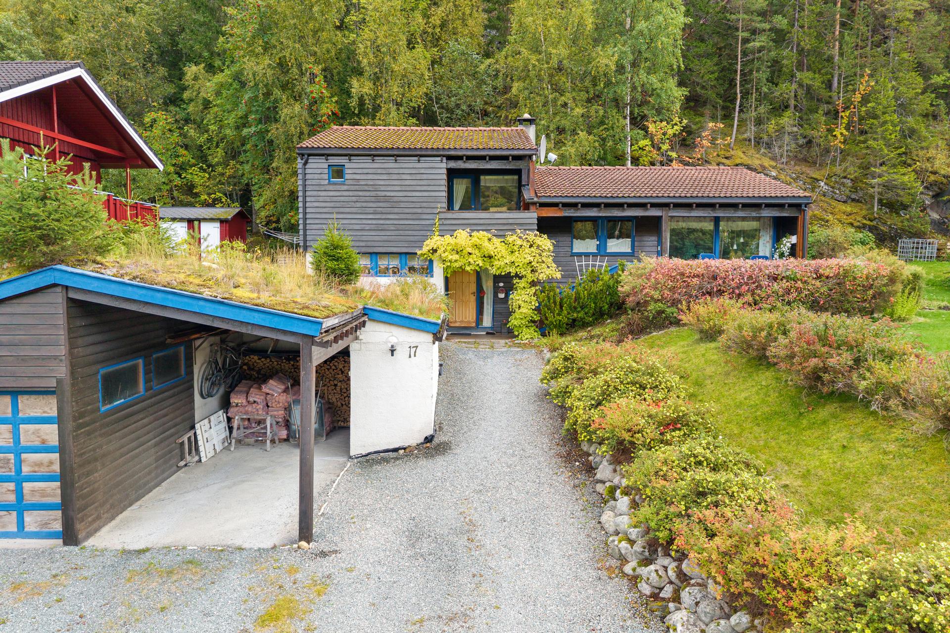 Innholdsrik og romslig enebolig beliggende i Modalen, Hommelvik.. Bilde nummer 2 av 3