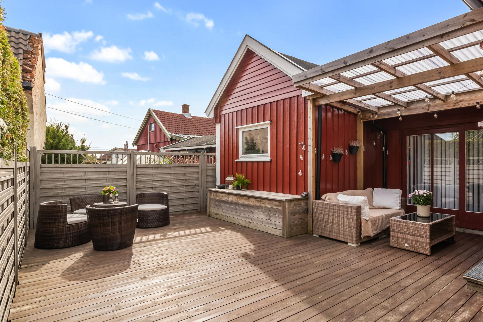 Enebolig på ett plan med skjermet markterrasse og enkel adkomst på flat tomt.. Bilde nummer 2 av 3