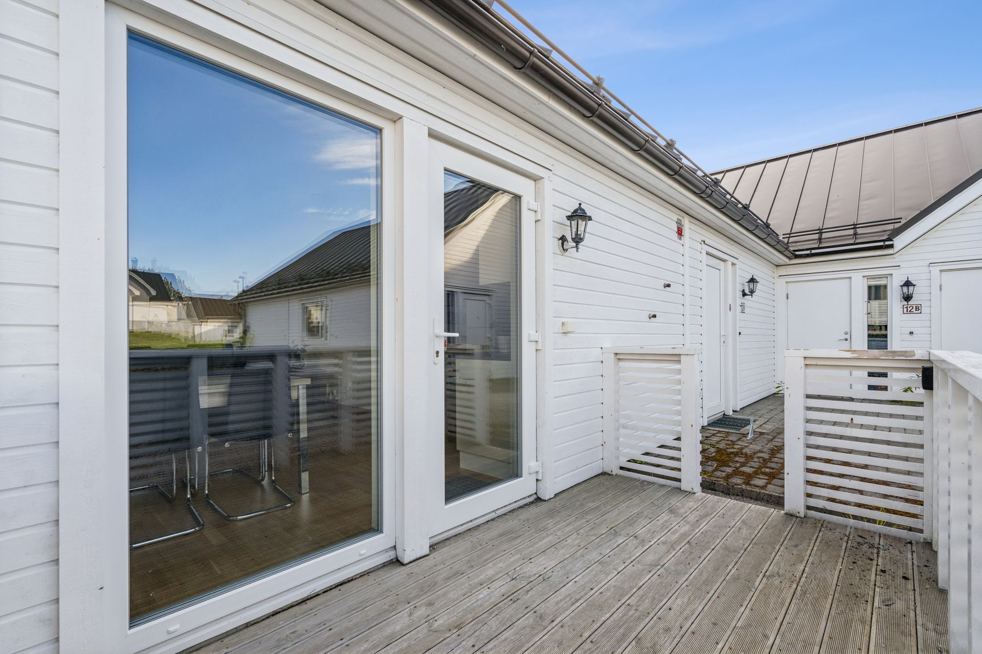 Leiligheten har solvendt terrasse, utvendig bod og sentrumsnær beliggenhet. . Bilde nummer 3 av 3