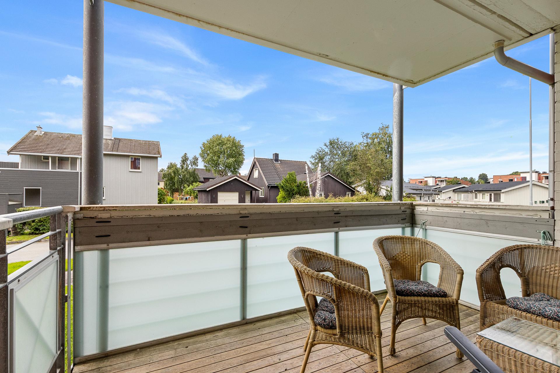 sør/vest vendt terrasse. Her slipper du andre "blokker"  i utsikten. . Bilde nummer 3 av 3
