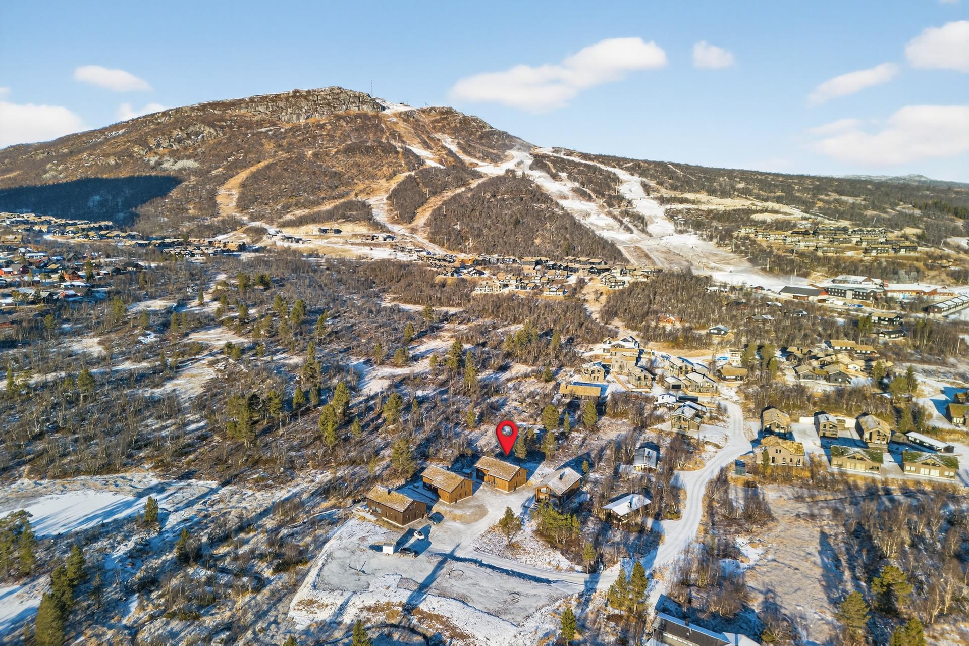 Fantastisk beliggenhet, nær skiløyper, skitrekk, sentrum og vakker natur. Bilde nummer 2 av 3