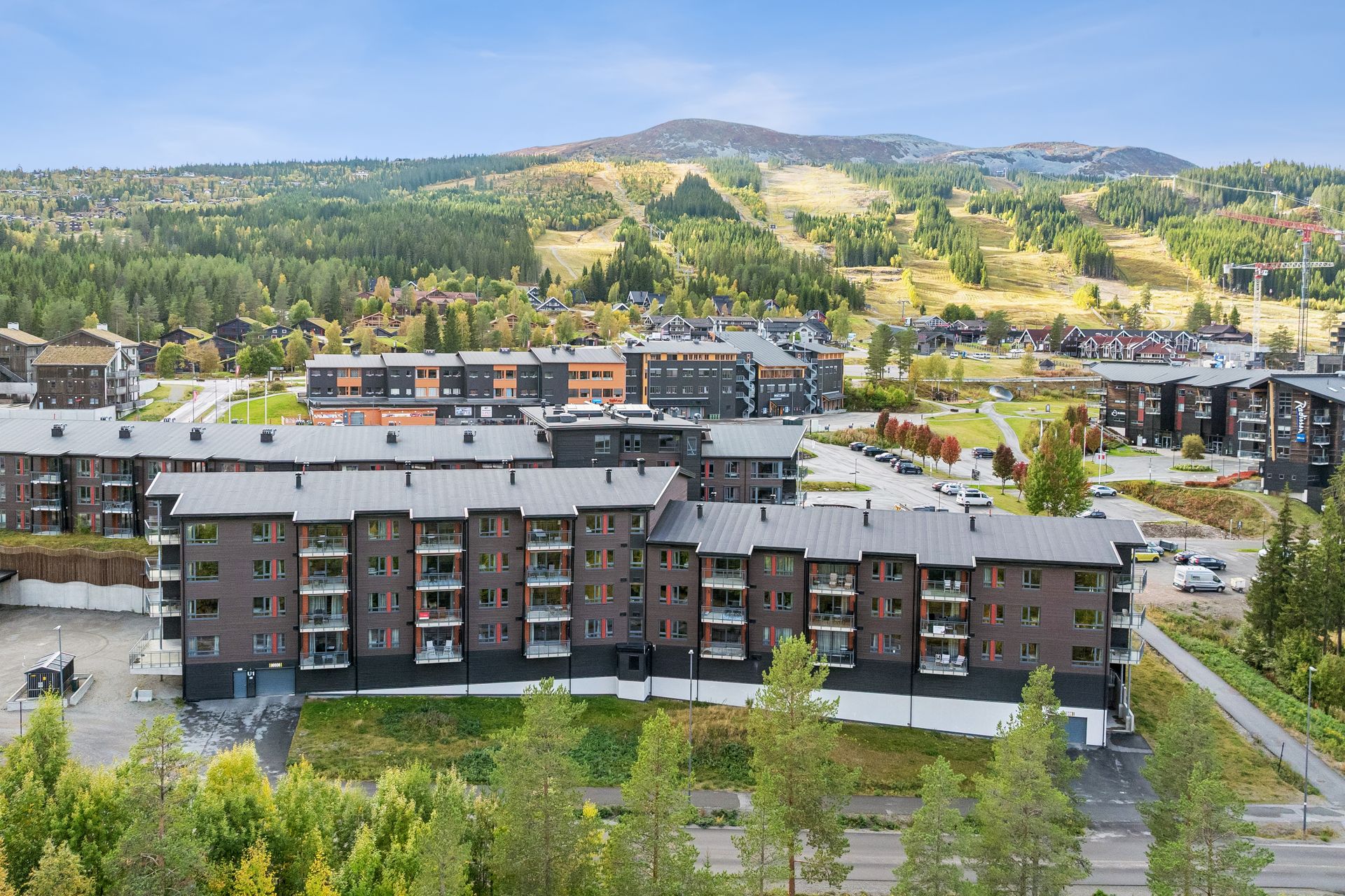 Leilighetsbygget i The Lodge Trysil ligger like ved alpinanlegget, med ski inn og ski ut samt kort vei til Turistsenteret.. Bilde nummer 3 av 3