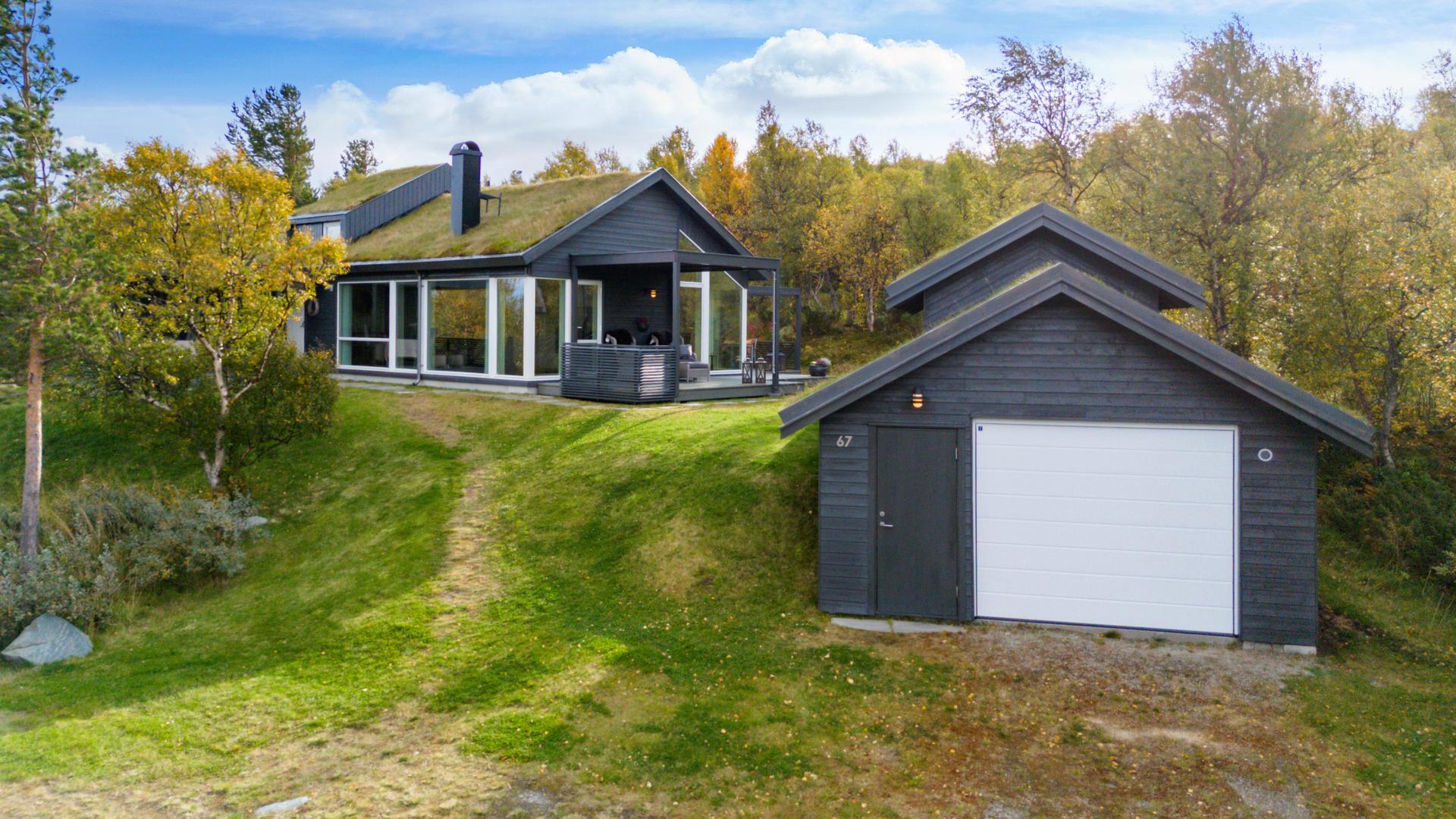 Velkommen til Elvhøgdfaret 67! Foto: Interiørfoto v/ Jon Kristian Haukdal.. Bilde nummer 1 av 3