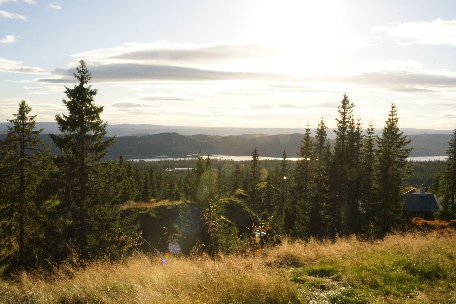 Nydelig og vidstrakt utsikt fra hytta som ligger i meget veletablerte omgivelser i Natrudstilen v/Sjusjøen. Privat foto.. Bilde nummer 2 av 3