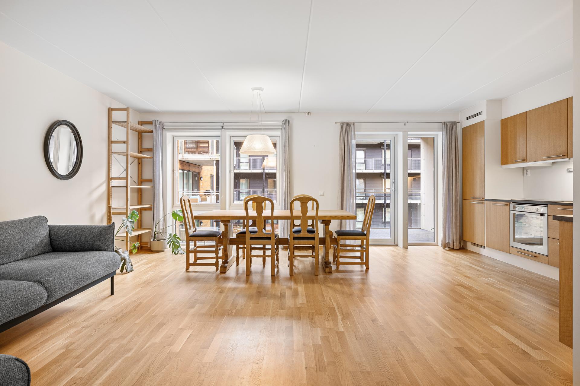 Velkommen til Vangslunds gate 20. En strøken 3-roms selveierleilighet i 4. etasje med sentral beliggenhet på Elgseter/Øya. Foto: Julian Nonstad - Pholio. Bilde nummer 1 av 3