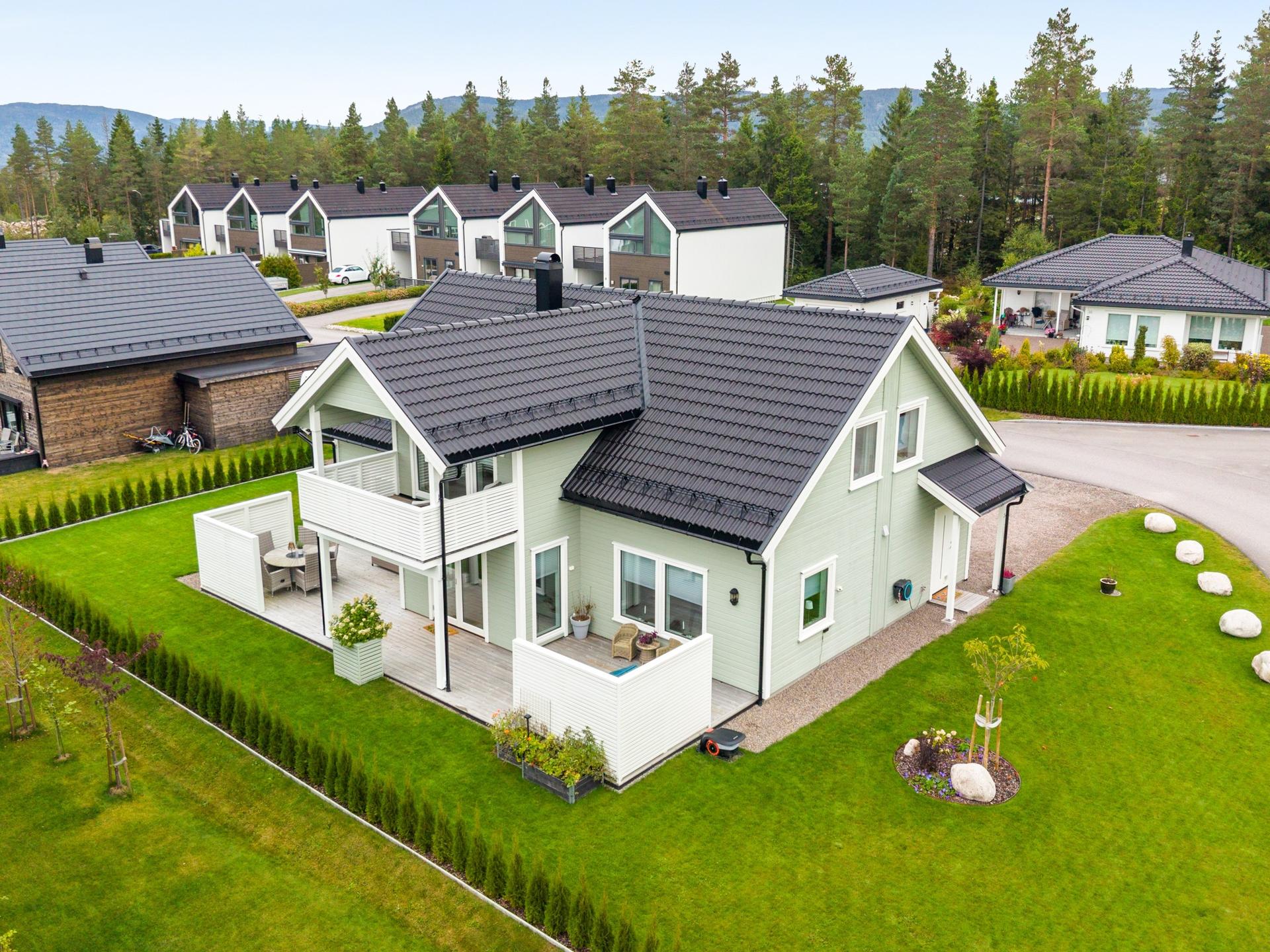 Velkommen til Blåbærvegen 33. Foto: INBOVI AS.. Bilde nummer 1 av 3