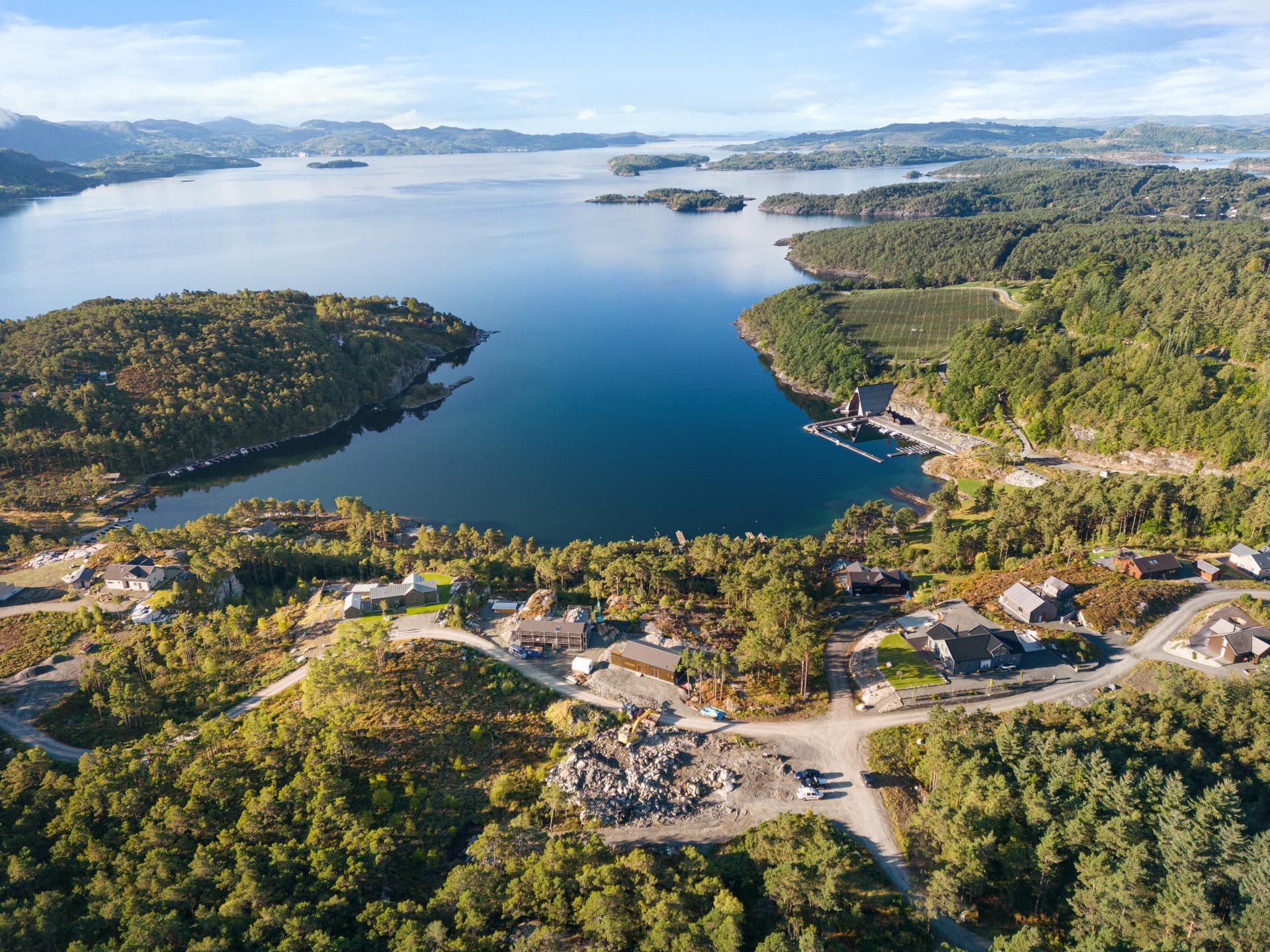 Velkommen til Hovda Hyttefelt - Hyttetomter i attraktivt og populært område på Randøy. Bilde nummer 1 av 3