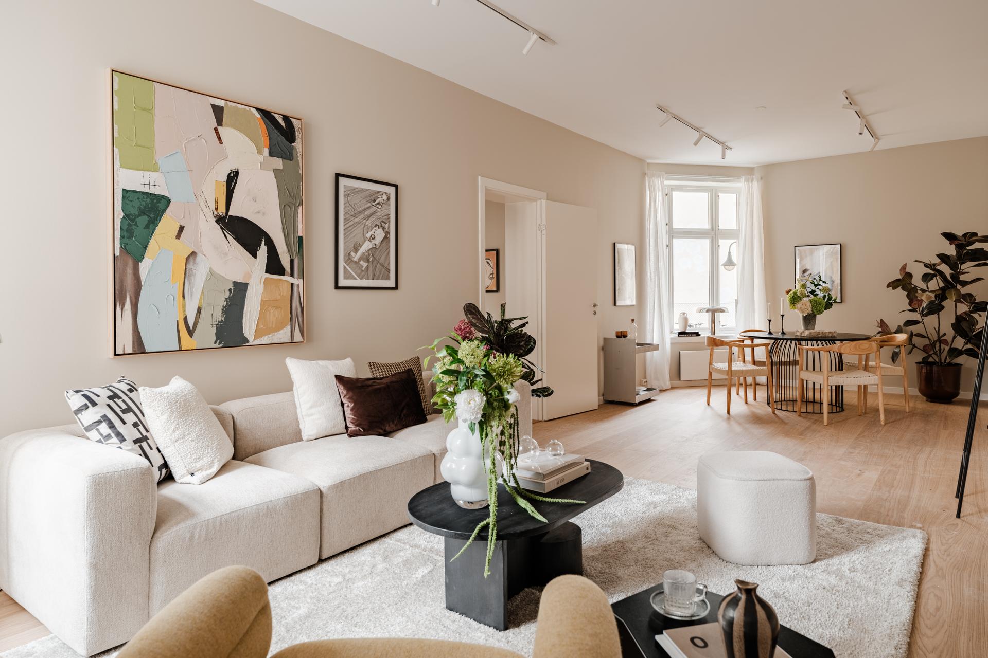  Velkommen til Sofies gate 67. Lens 85 Paul-Dan Dragoman. Stylist: Boas Studio. Bilde nummer 1 av 3