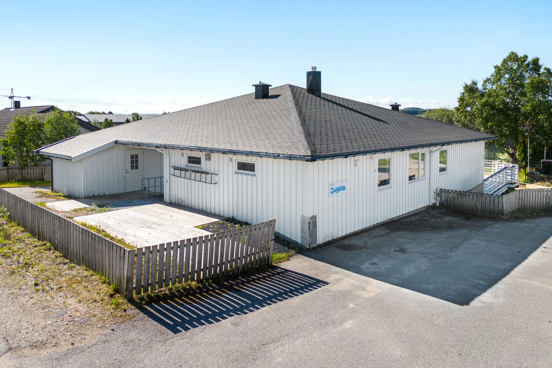Enebolig med mulighet for utleie av to hybler . Bilde nummer 2 av 3