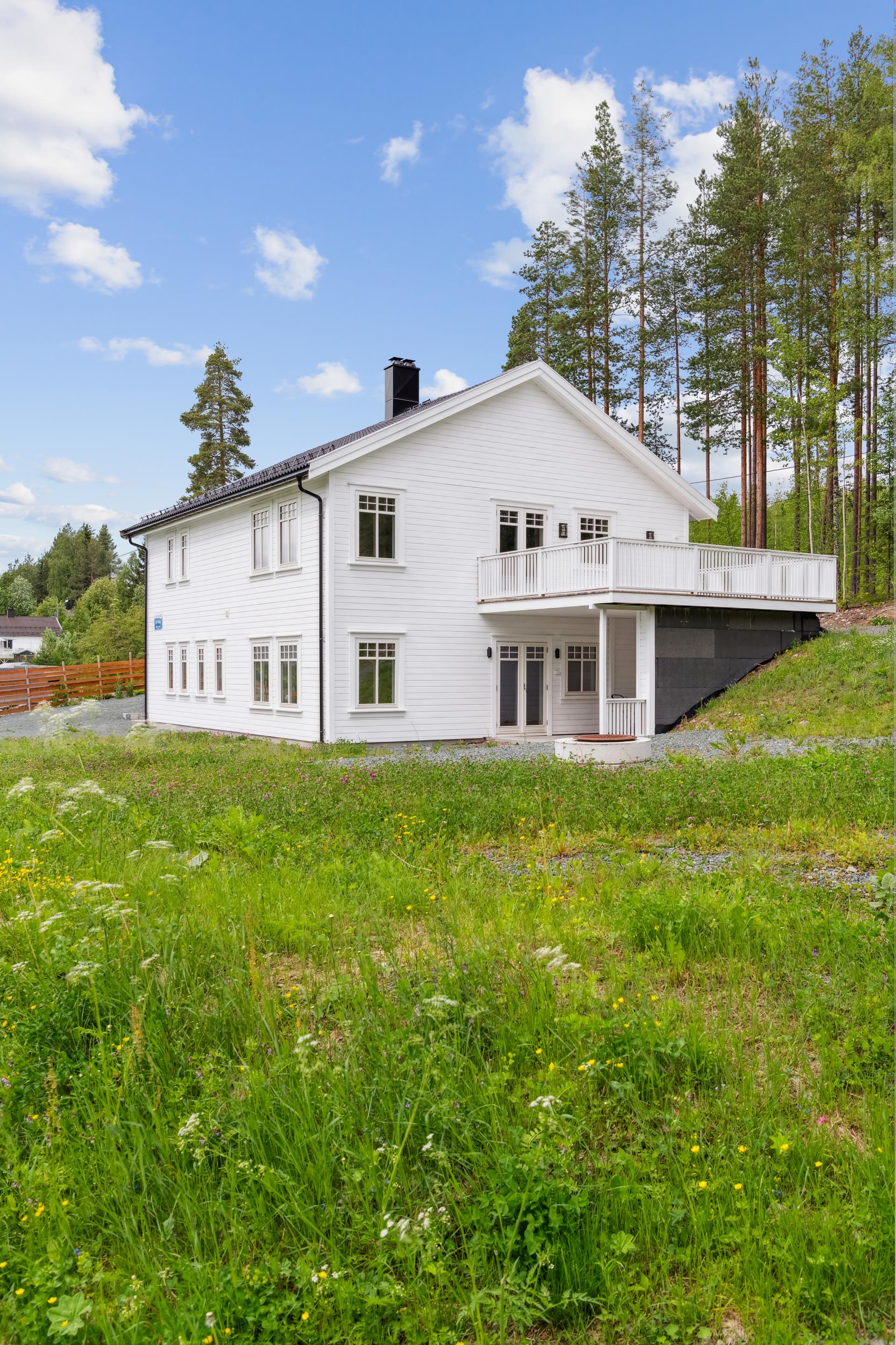 Nyoppført, horisontaldelt tomannsbolig. Denne seksjonen ligger i 1.etasje.. Bilde nummer 3 av 3