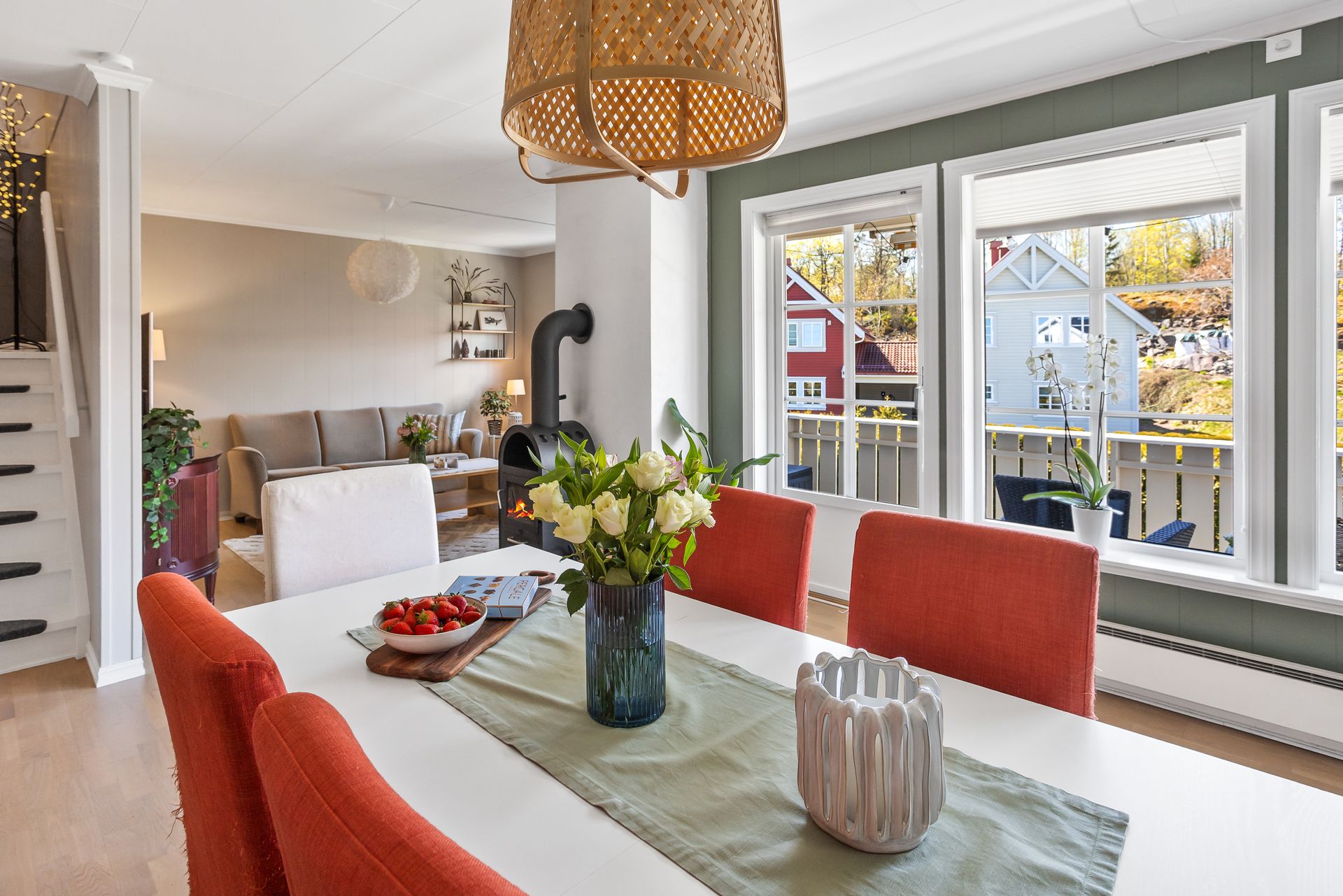 Spisestue Velkommen til Roberglia 6C, peresentert av EIendomsmegler 1 v/Hans Westby  - Foto: Frank Hesjedal . Bilde nummer 1 av 3