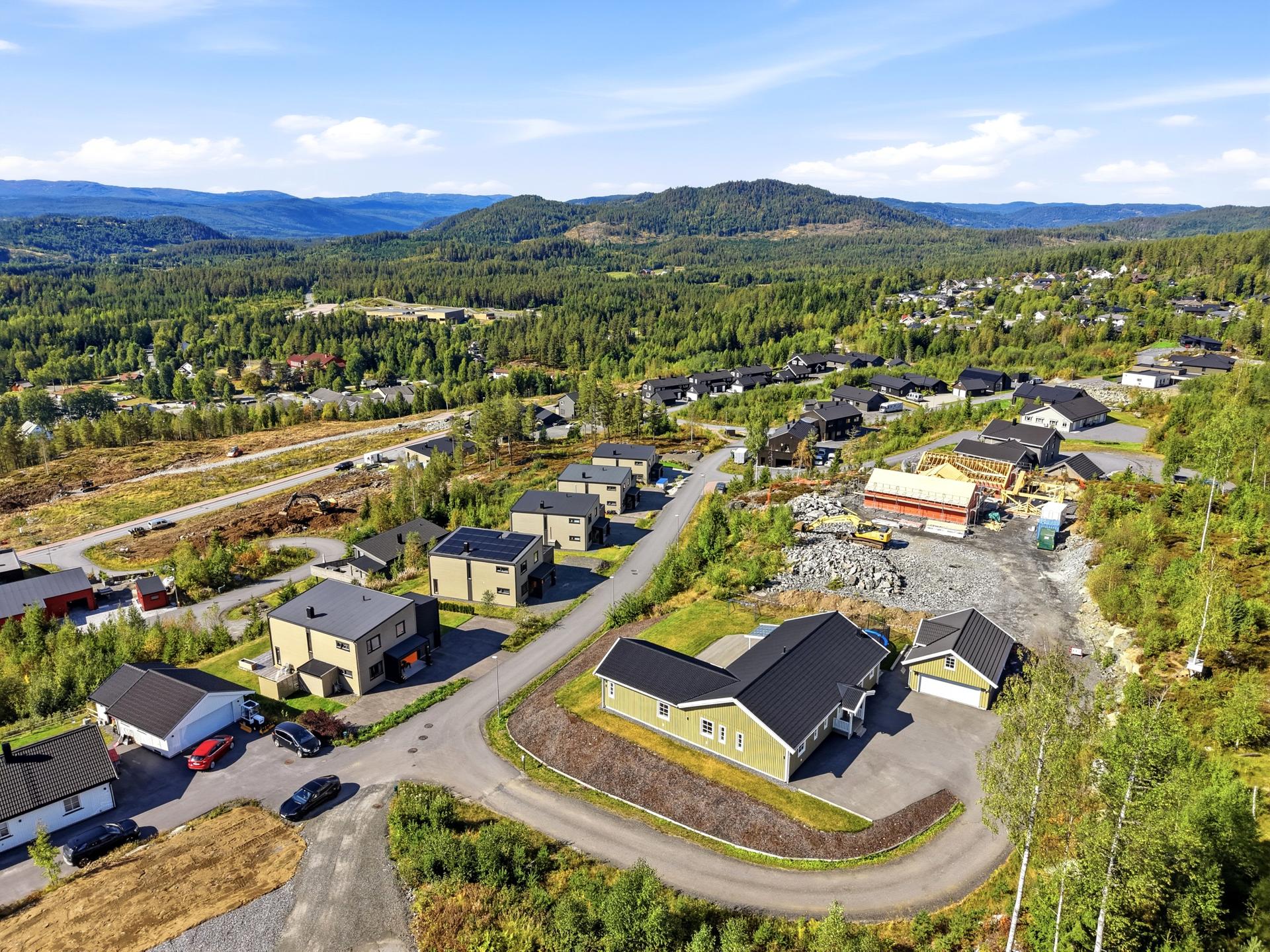 Gangavstand til Kiwi og Rema 1000, samt barnehage og Flesberg skole (1-10 kl.).. Bilde nummer 3 av 3
