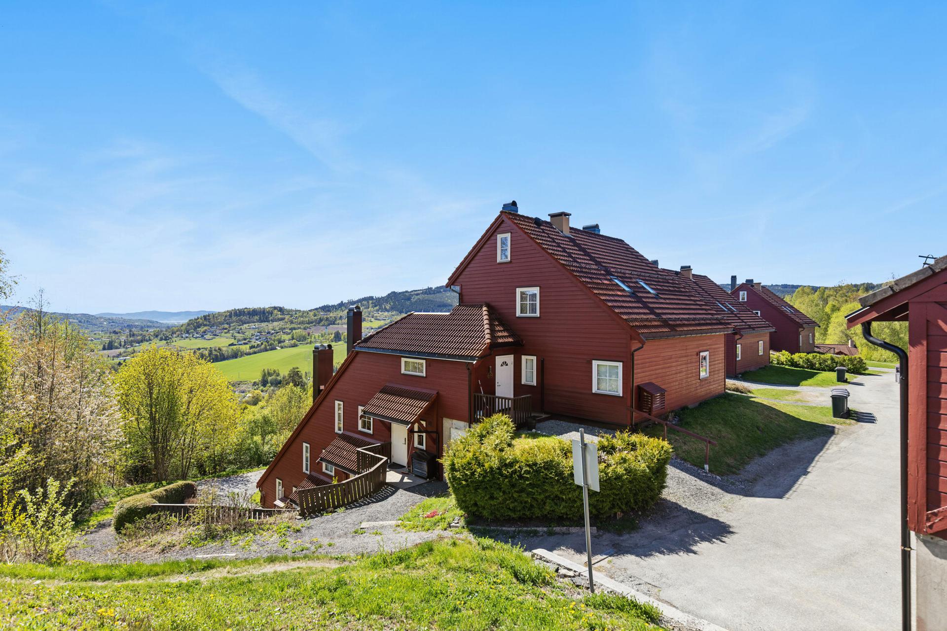 Velkommen til Bråtåsveien 73! Foto: EFKT.. Bilde nummer 1 av 3