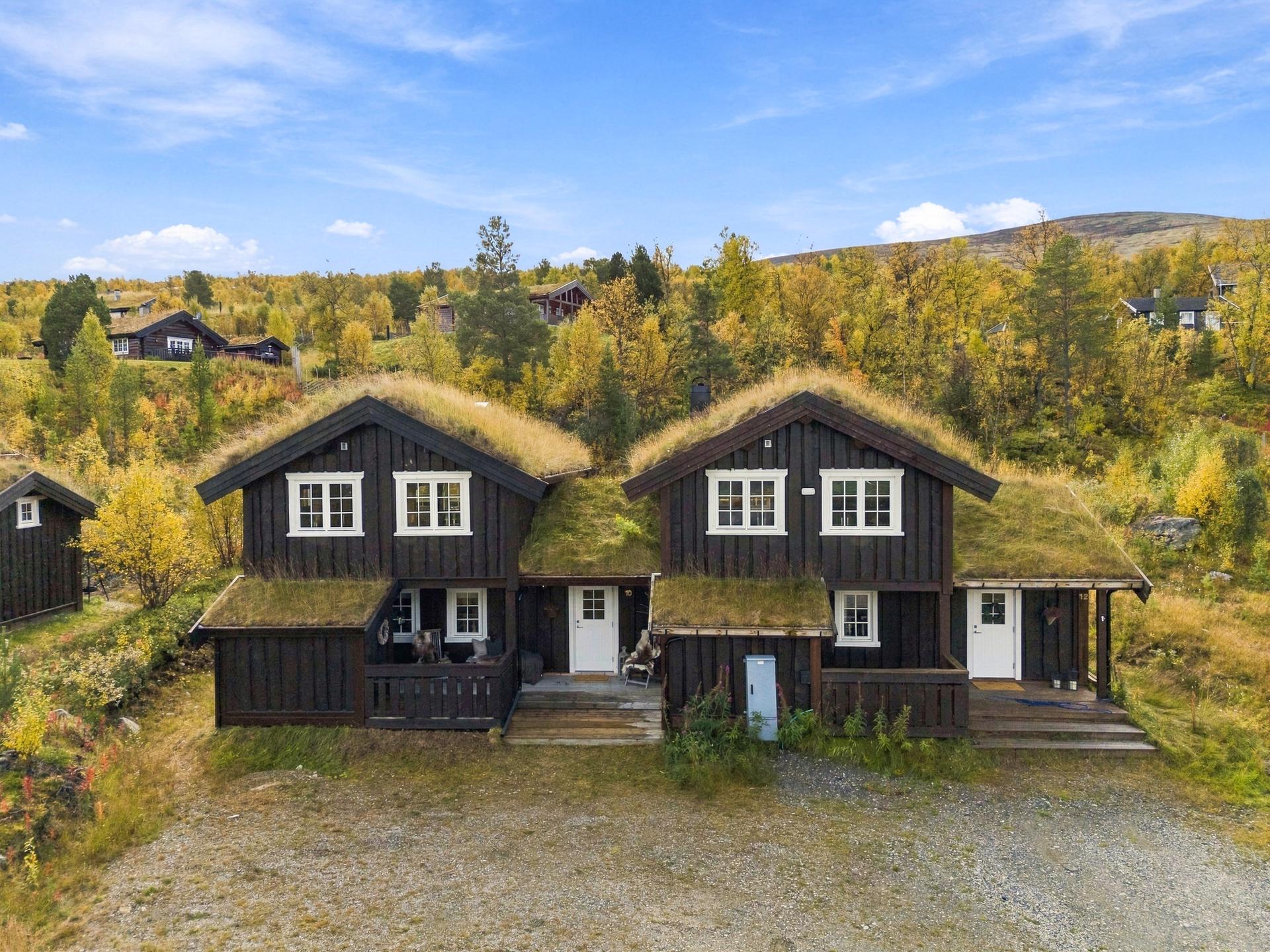Velkommen til Koivollveien 10, presentert av Linda Merete Svee ved EiendomsMegler1 (Foto: Interiørfoto, Haukdal).. Bilde nummer 1 av 3
