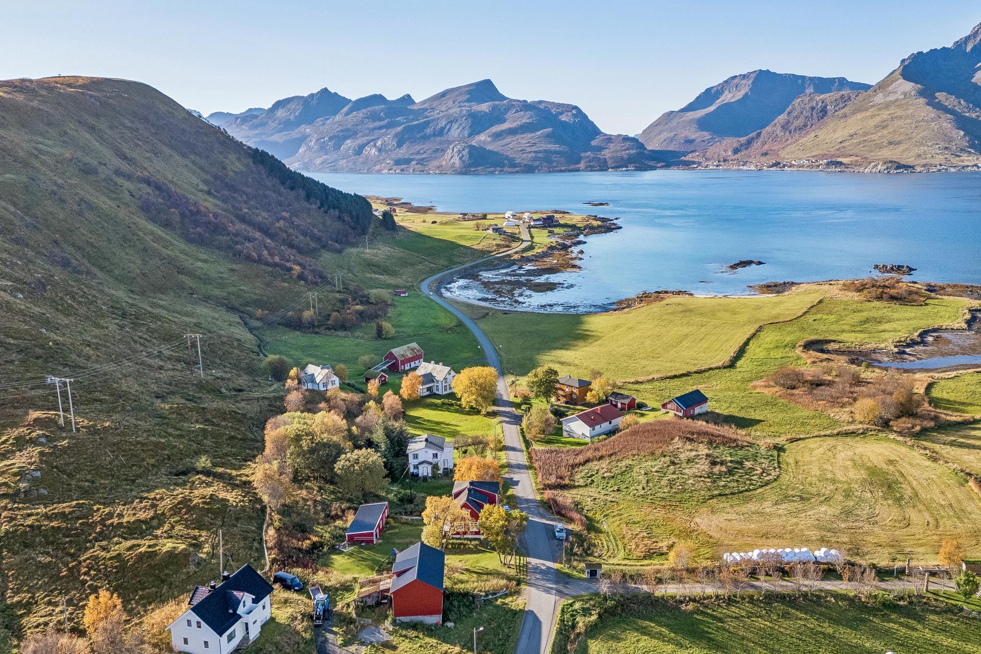 Velkommen til Haugveien 297 - Presentert av EiendomsMegler 1. Foto: EFKT. Bilde nummer 1 av 3