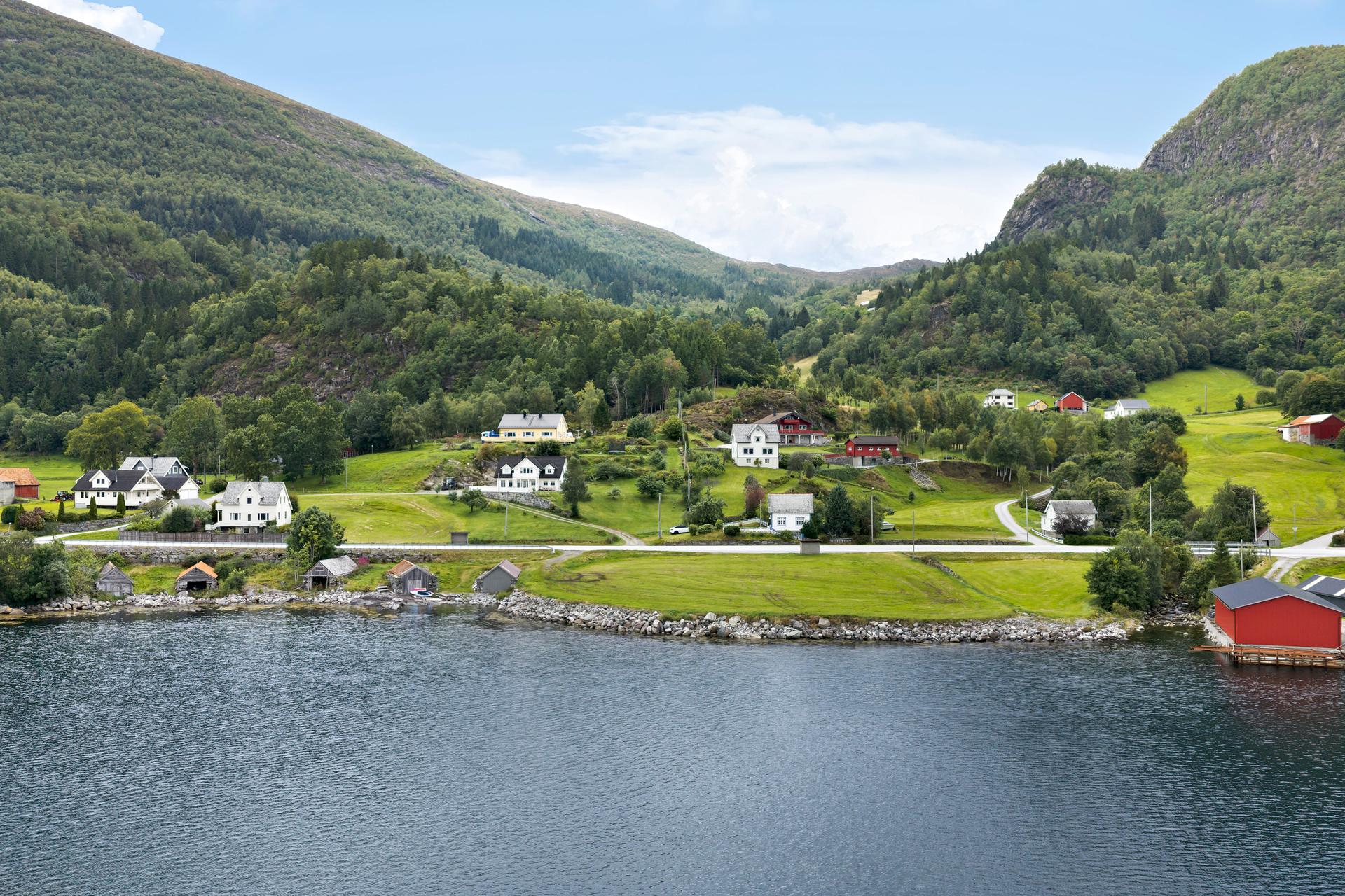 Sjarmerande fritidsbustad frå 1932 med moderniseringsbehov.. Bilde nummer 2 av 3