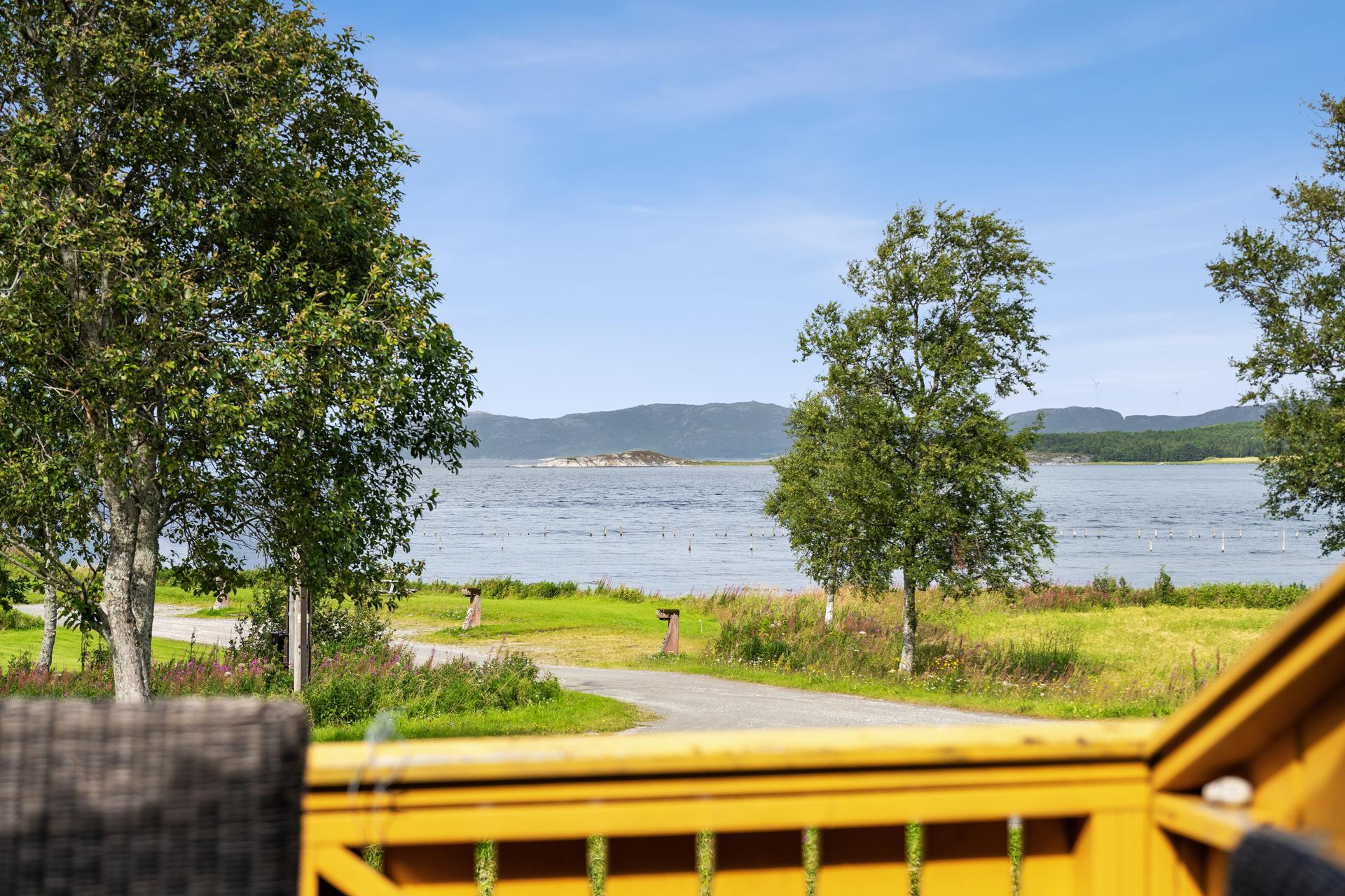 Flott fjordutsikt fra eiendommen.. Bilde nummer 3 av 3