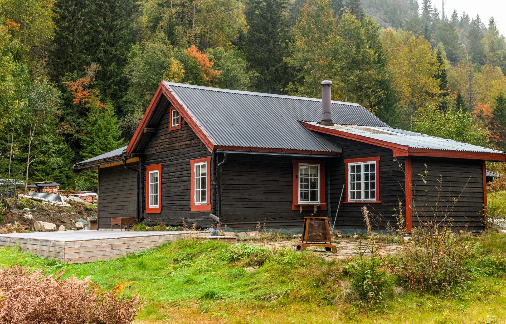  Her bor du usjenert og idyllisk, med flotte turområder rett utenfor døren.  . Bilde nummer 3 av 3