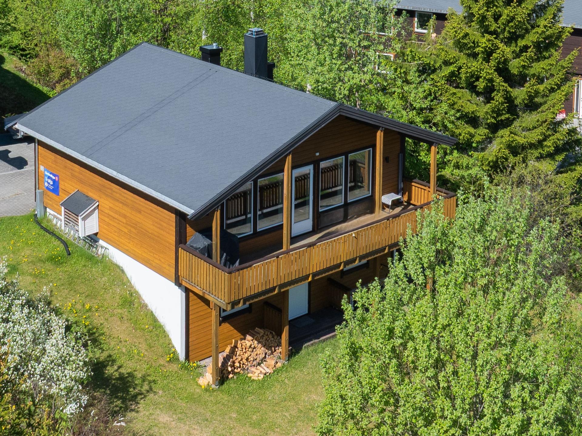 God plass til utemøbler og en fin arena for å nyte utsikten. her får du rikelig med morgen- og formiddagssol.. Bilde nummer 3 av 3