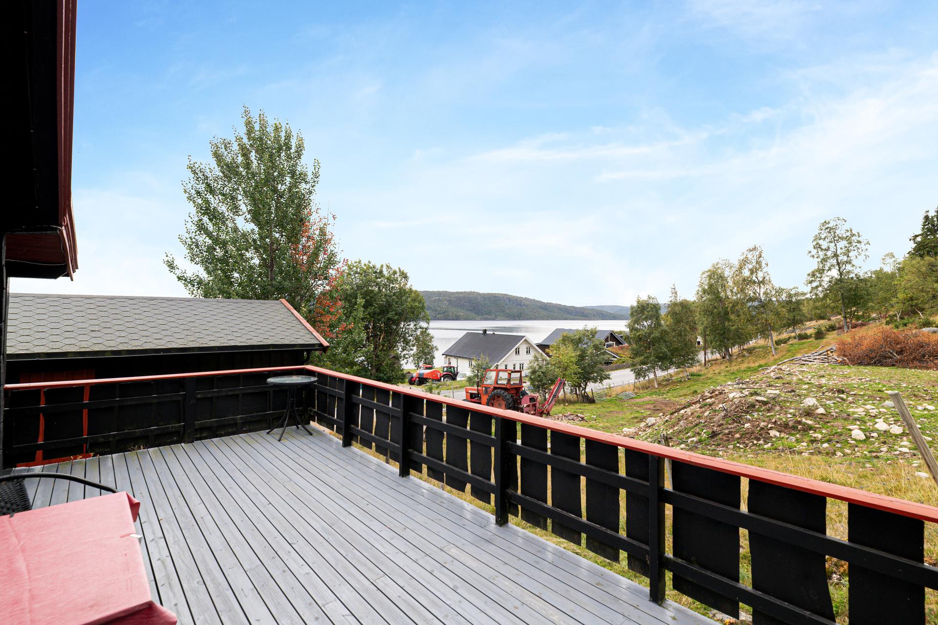 Hytte med flott utsikt til Totak | Romslig terrasse | 3 soverom | Rauland. Bilde nummer 2 av 3