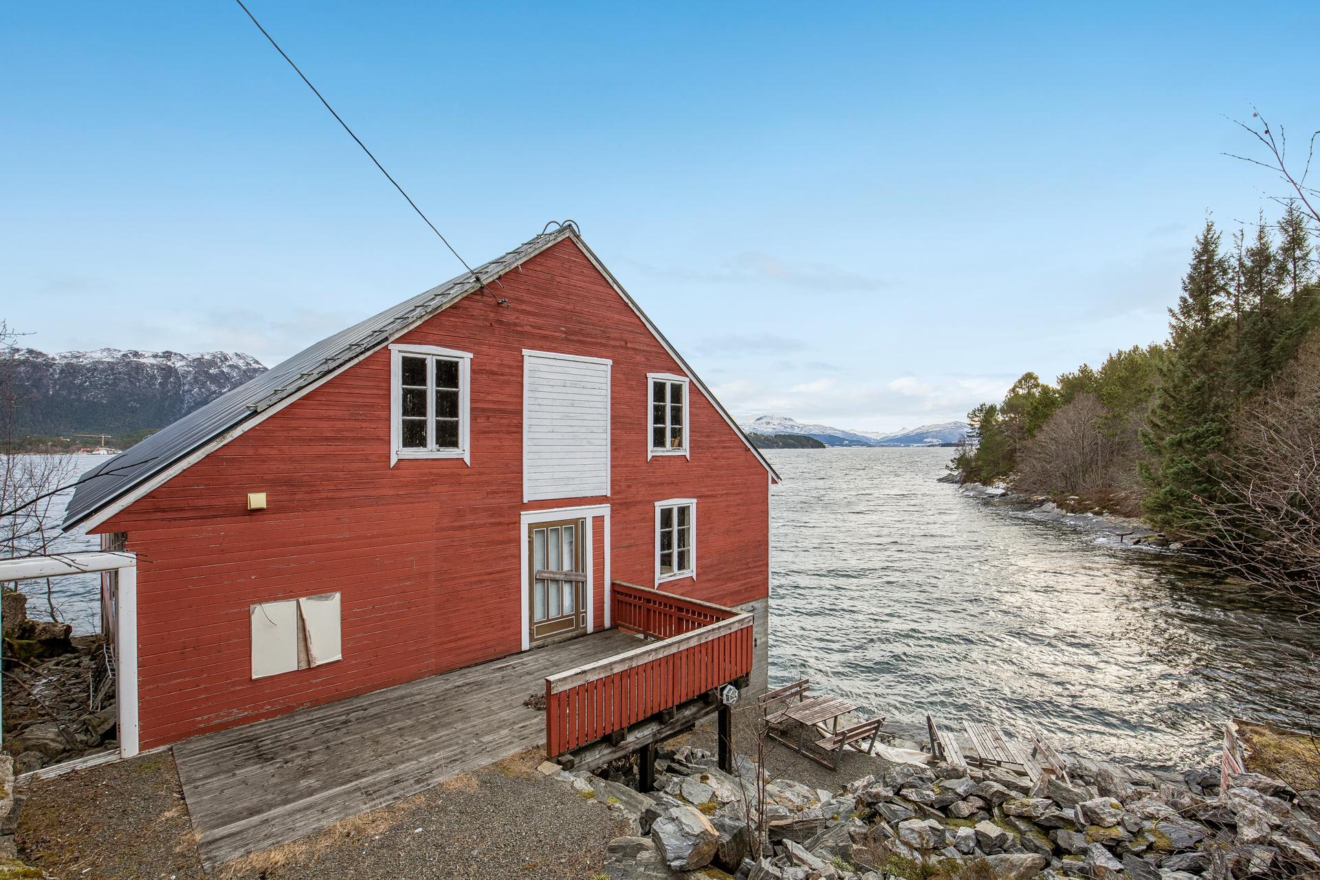 EiendomsMegler1 v/Karen Heggset Monge har gleden av å presentere Kristvikveien 95. Bilde nummer 1 av 3