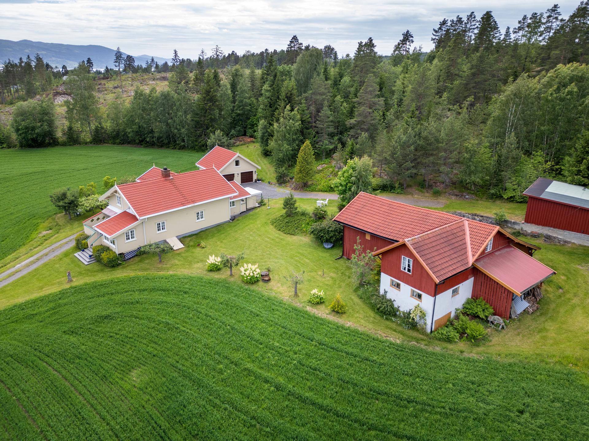 Velkommen til Kindsåsveien 71! Foto: Normann Foto AS. . Bilde nummer 1 av 3