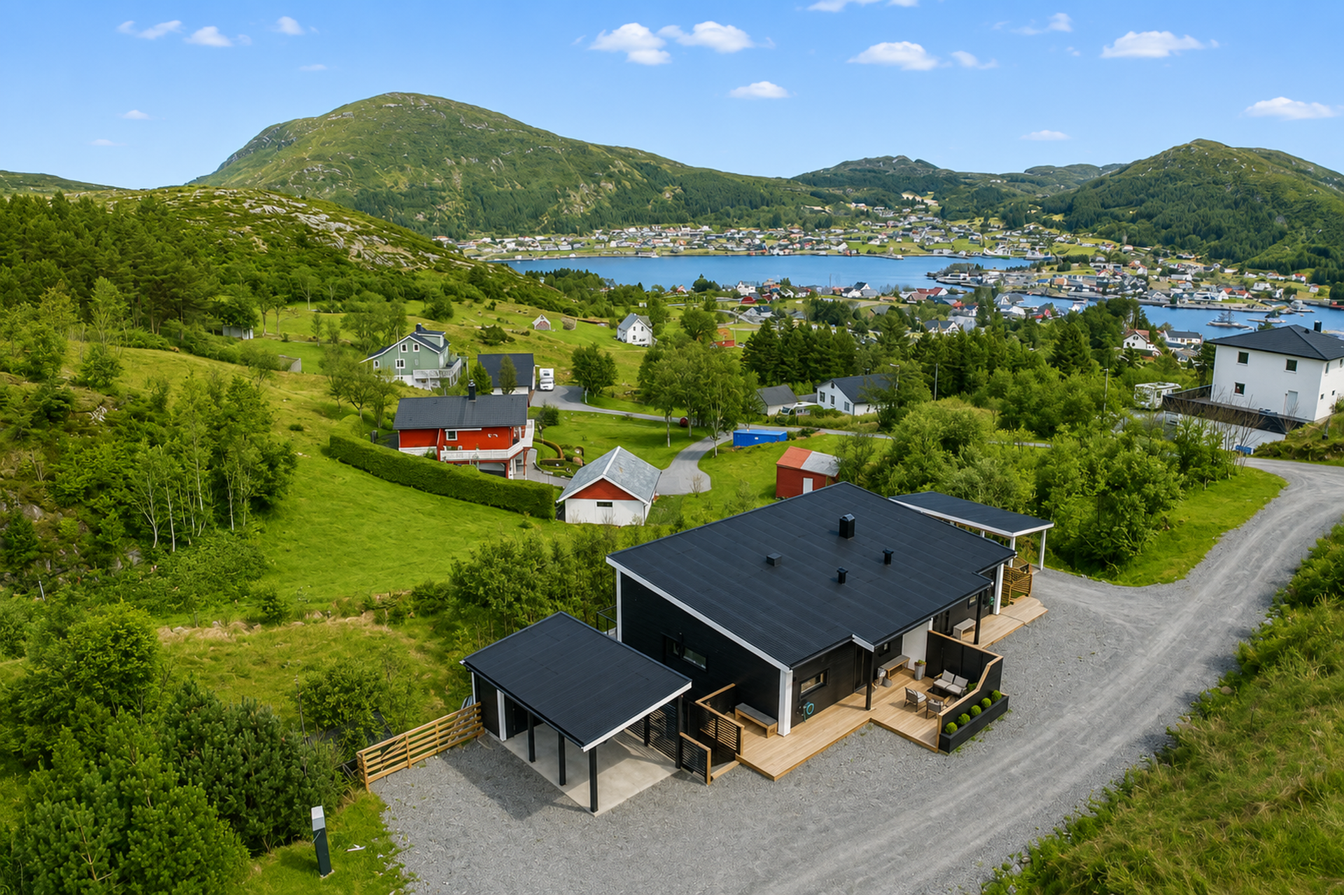Nyere og påkostet halvpart av tomannsbolig med en attraktiv beliggenhet på Bergsøya. Tilhørende carport m/ el-lader og sportsbod. . Bilde nummer 3 av 3